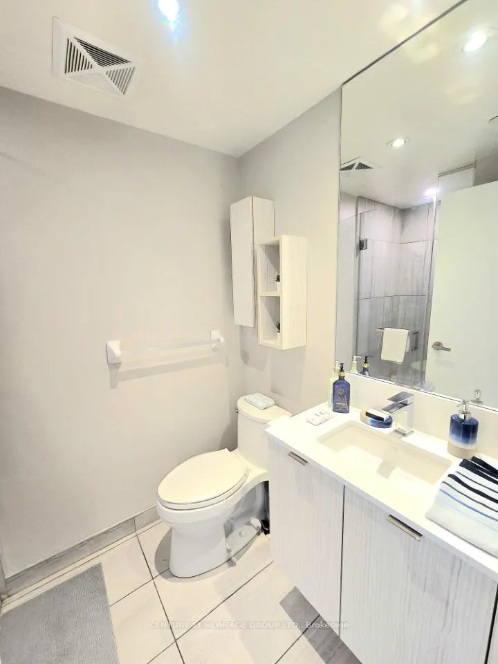 Photo 12 of Unit 2006, 195 Redpath Avenue, Toronto, Mount Pleasant West — HOMEH