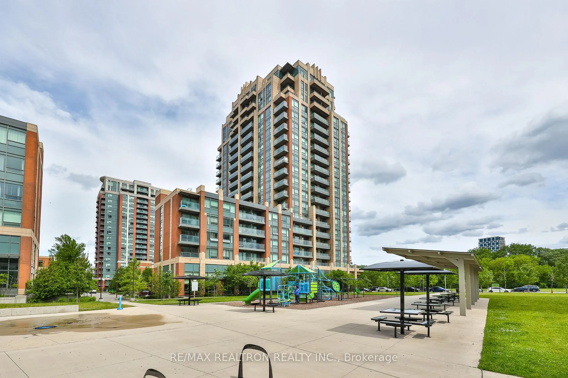 Photo 1 of Unit 1707, 18 Uptown Drive, Markham, Unionville — HOMEH