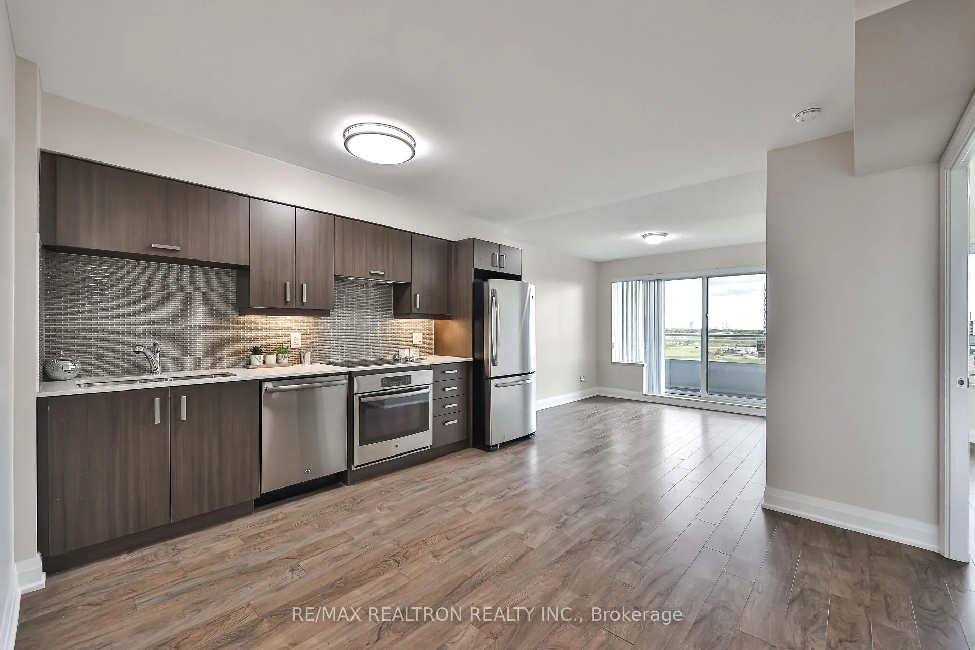 Photo 2 of Unit 1707, 18 Uptown Drive, Markham, Unionville — HOMEH