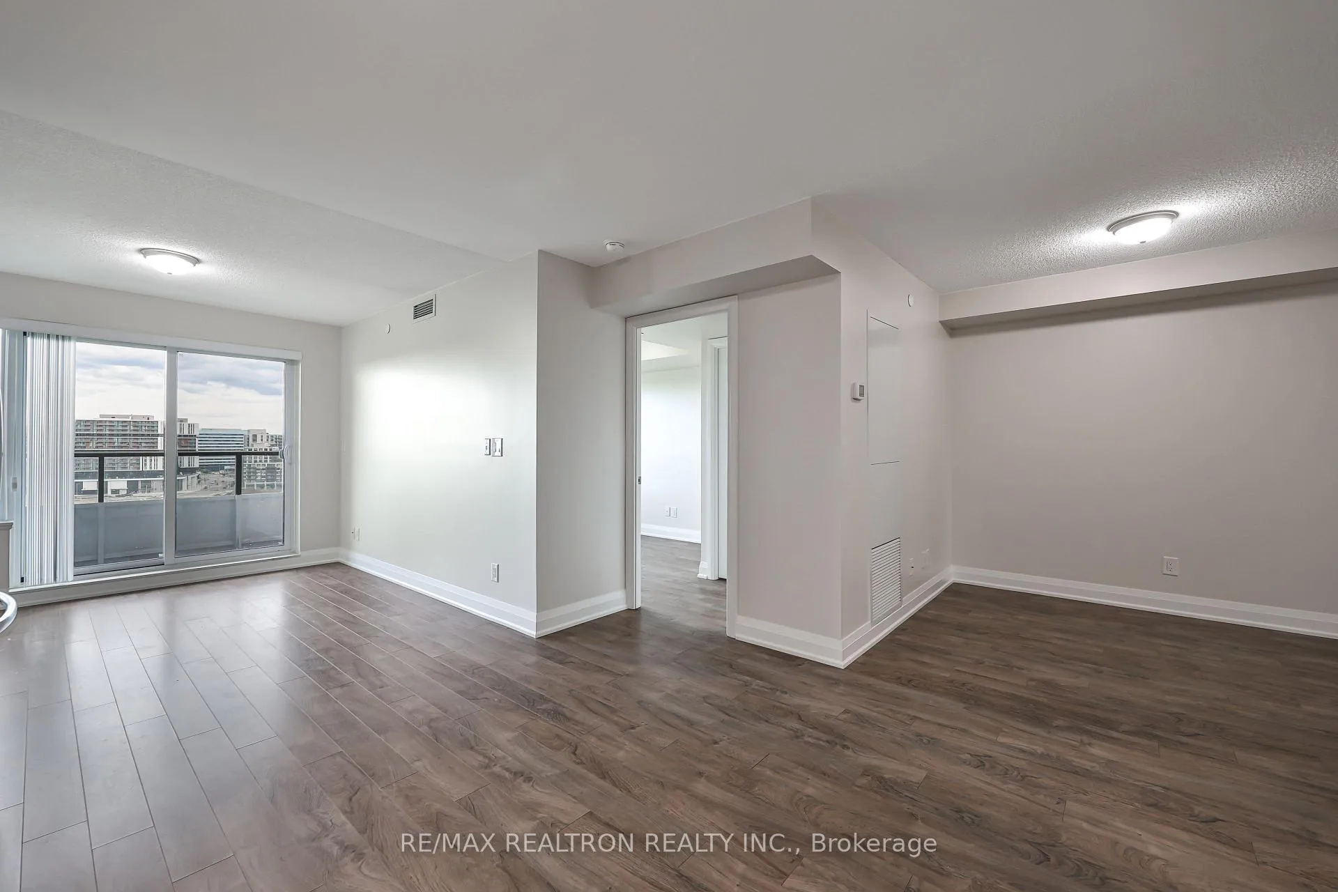 Photo 8 of Unit 1707, 18 Uptown Drive, Markham, Unionville — HOMEH