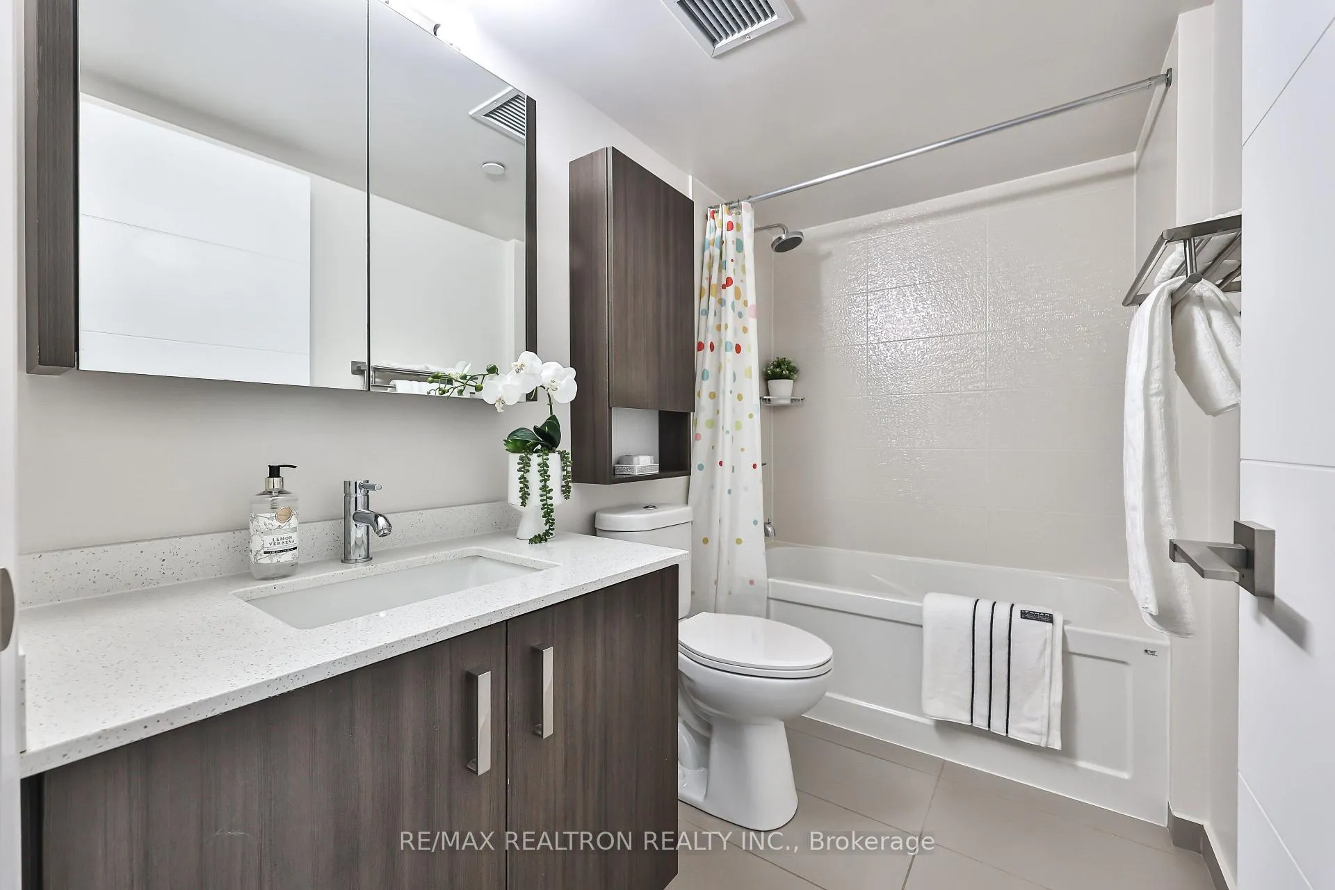Photo 10 of Unit 1707, 18 Uptown Drive, Markham, Unionville — HOMEH