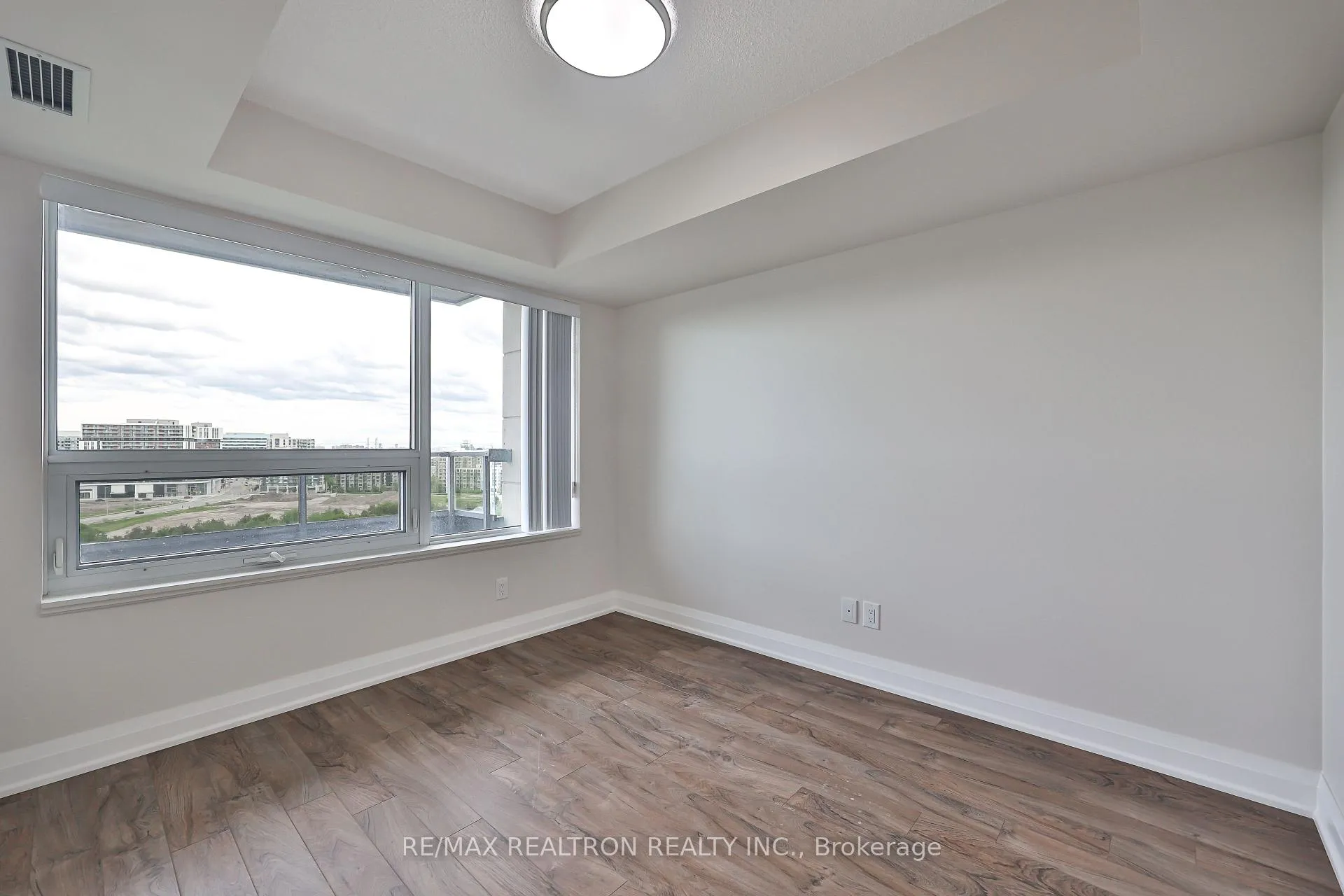 Photo 12 of Unit 1707, 18 Uptown Drive, Markham, Unionville — HOMEH