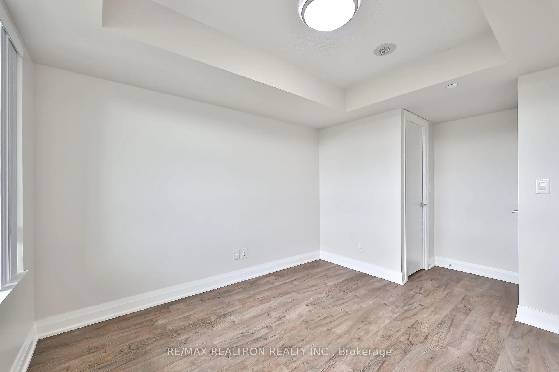 Photo 13 of Unit 1707, 18 Uptown Drive, Markham, Unionville — HOMEH