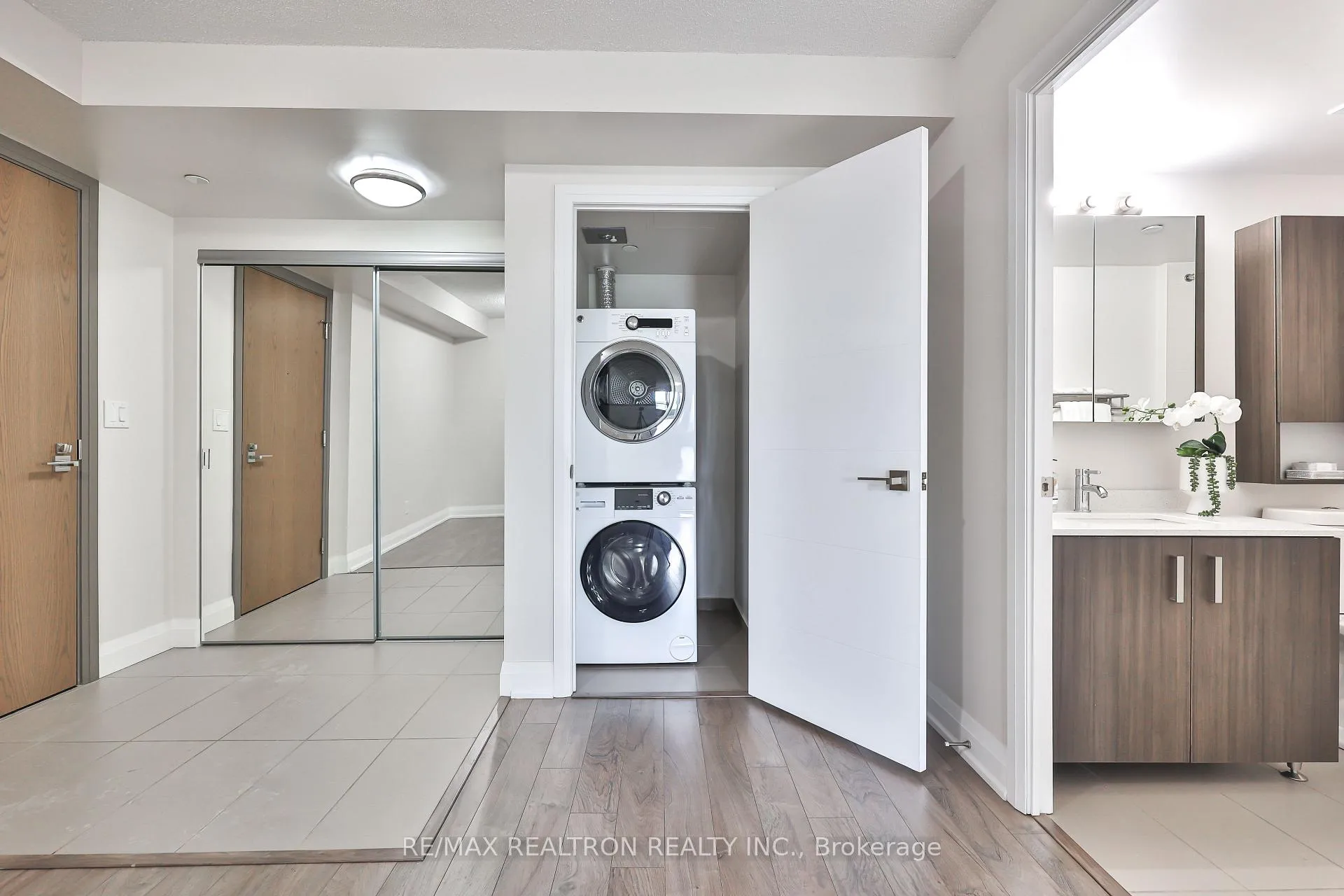 Photo 15 of Unit 1707, 18 Uptown Drive, Markham, Unionville — HOMEH