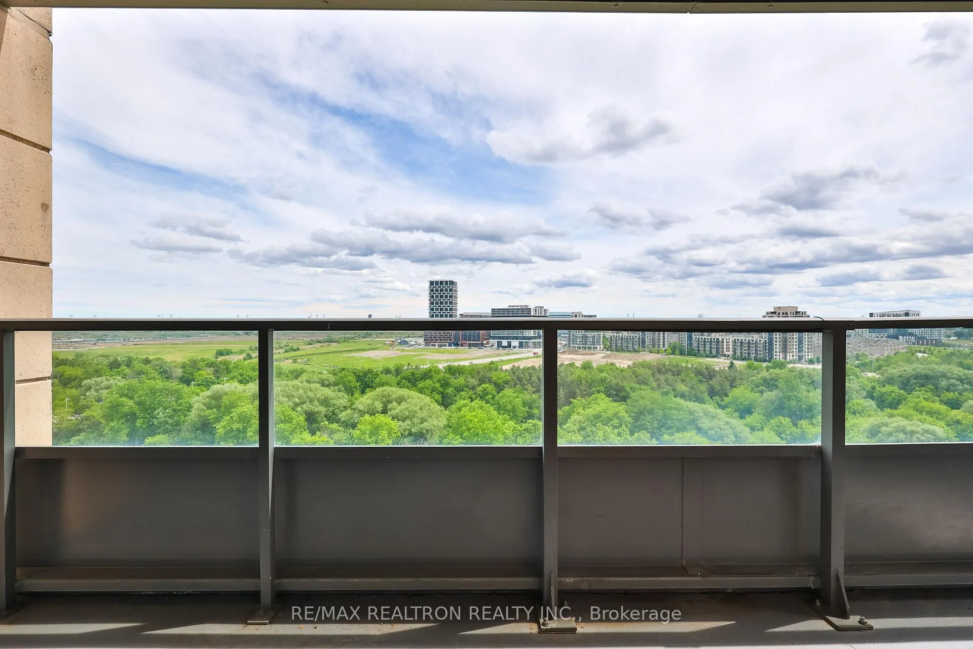 Photo 16 of Unit 1707, 18 Uptown Drive, Markham, Unionville — HOMEH