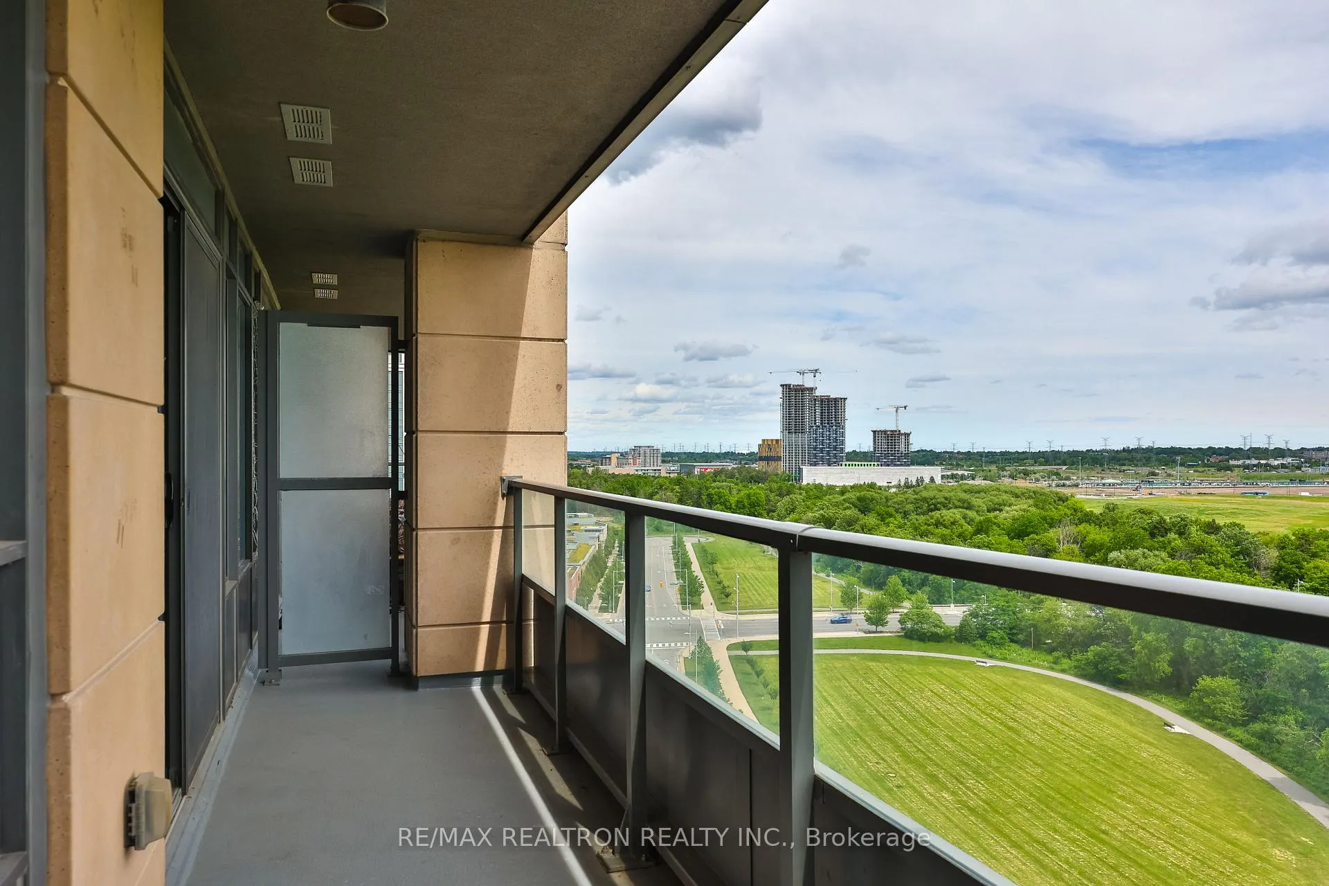 Photo 18 of Unit 1707, 18 Uptown Drive, Markham, Unionville — HOMEH