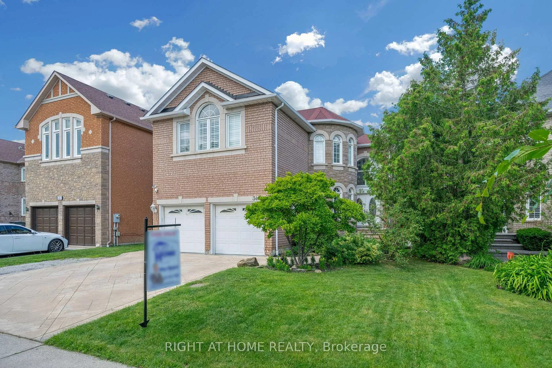 Photo 2 of 343 Bristol Road E, Mississauga, Hurontario — HOMEH