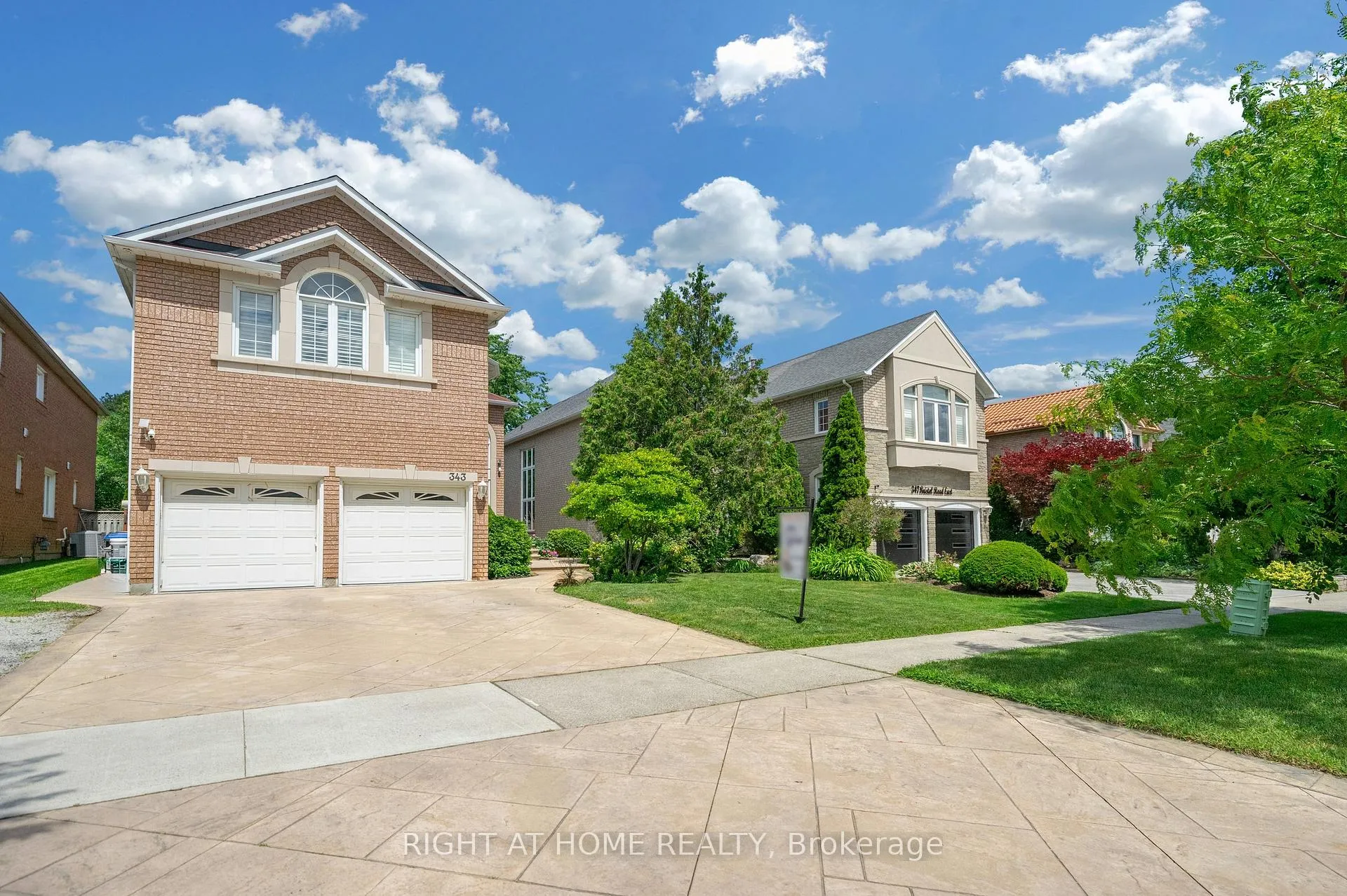 Photo 3 of 343 Bristol Road E, Mississauga, Hurontario — HOMEH