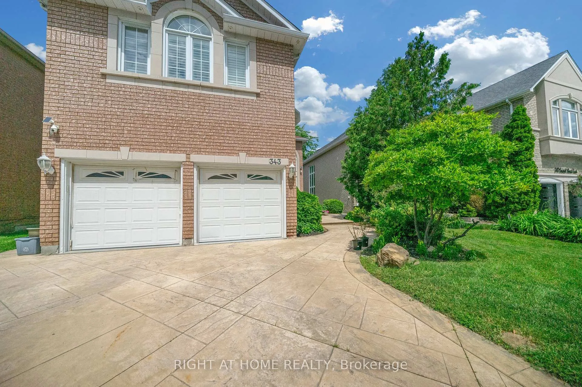Photo 4 of 343 Bristol Road E, Mississauga, Hurontario — HOMEH