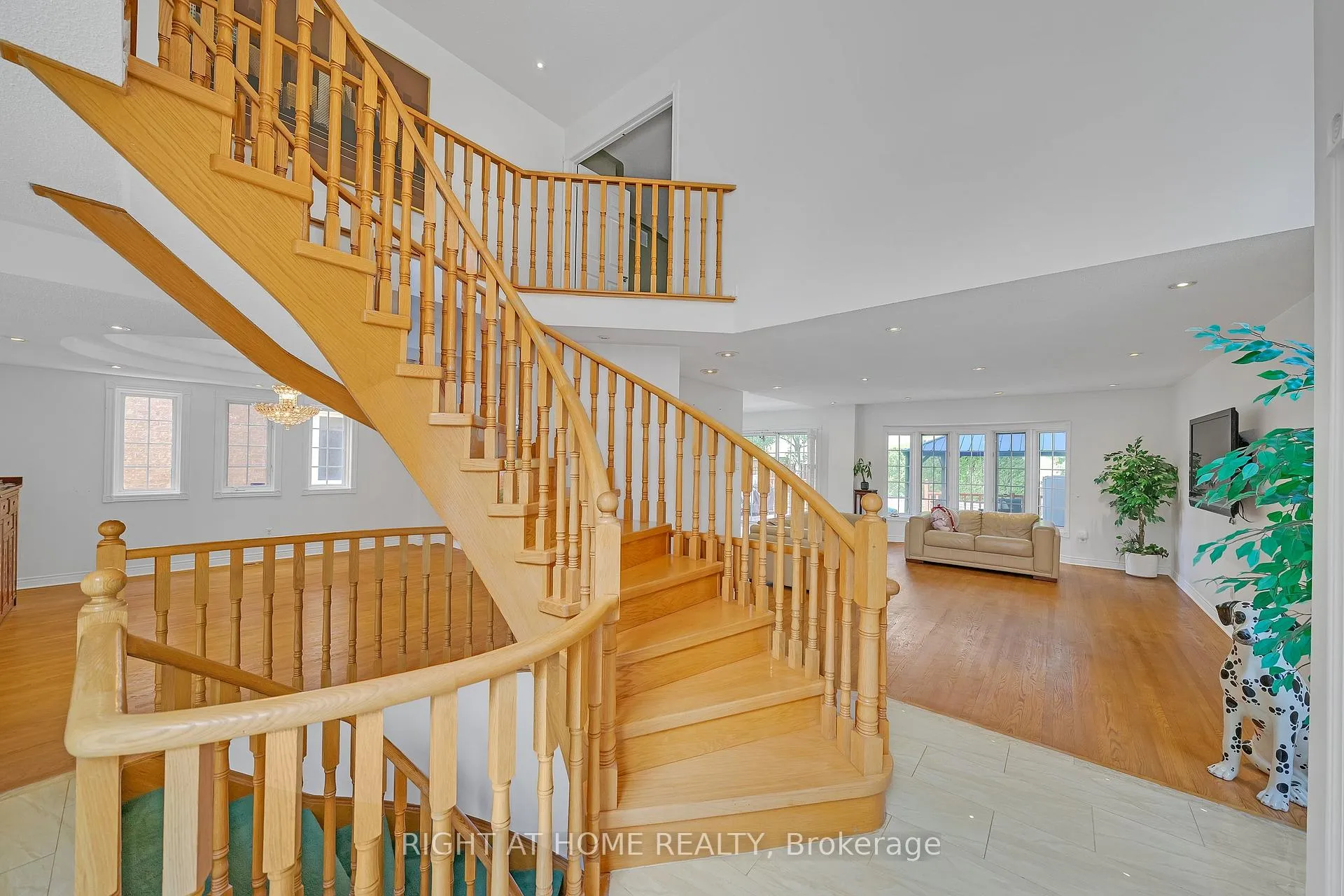 Photo 15 of 343 Bristol Road E, Mississauga, Hurontario — HOMEH