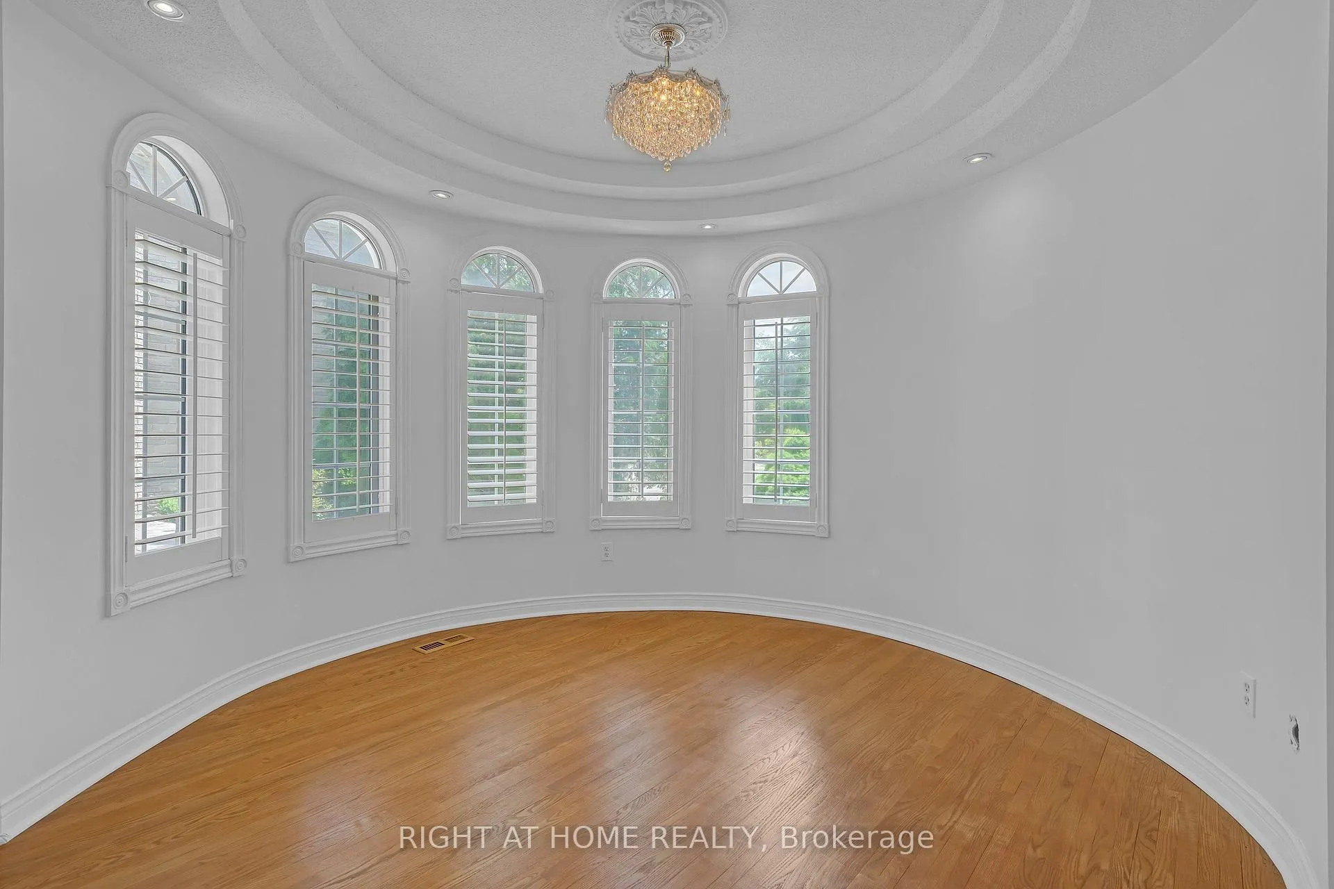 Photo 17 of 343 Bristol Road E, Mississauga, Hurontario — HOMEH