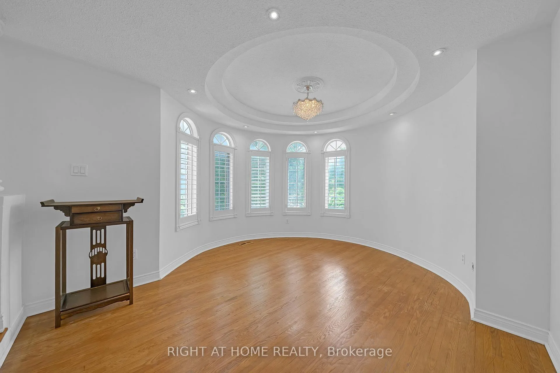 Photo 18 of 343 Bristol Road E, Mississauga, Hurontario — HOMEH