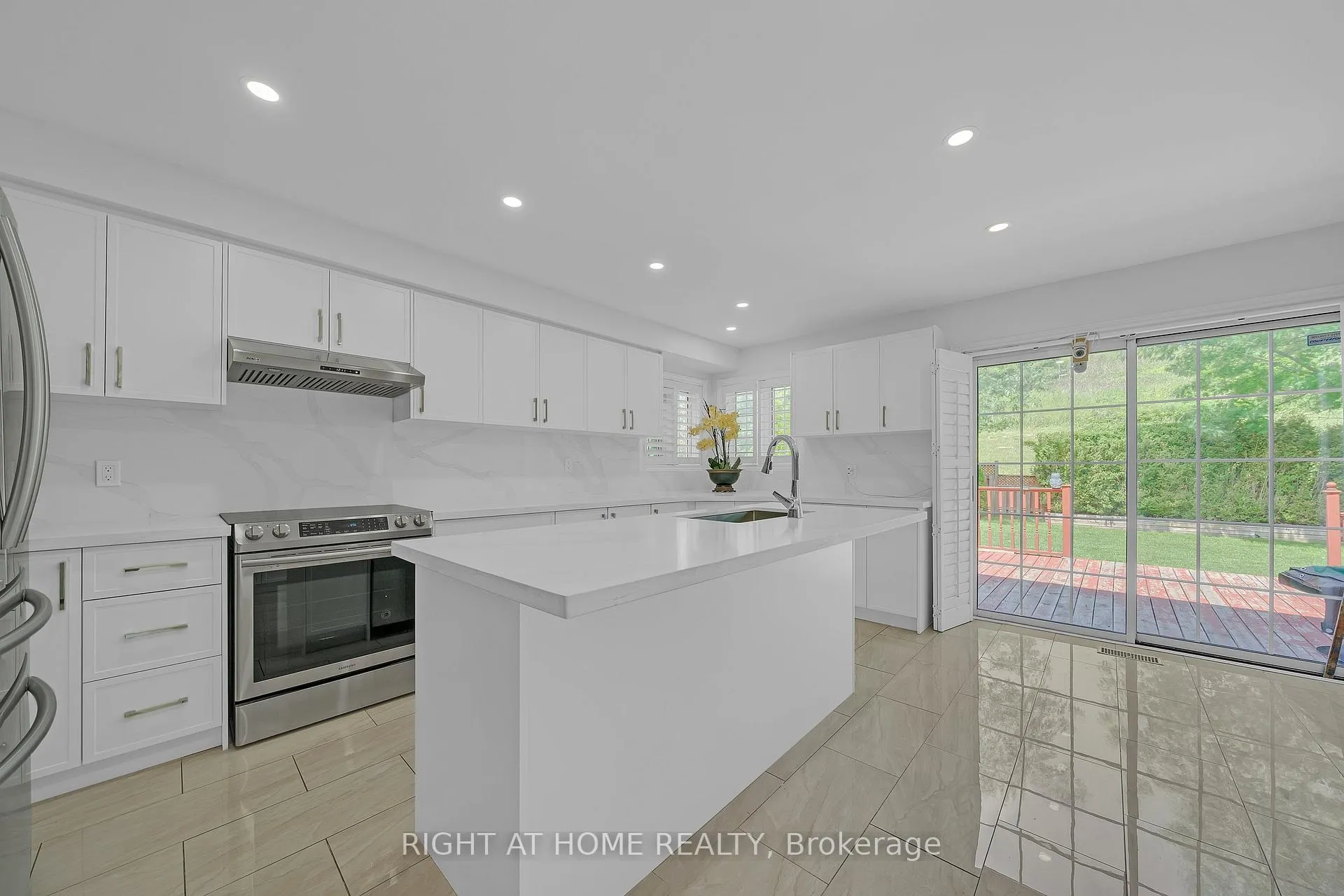 Photo 23 of 343 Bristol Road E, Mississauga, Hurontario — HOMEH
