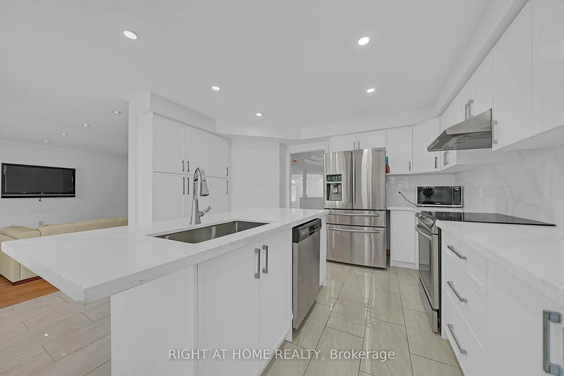Photo 25 of 343 Bristol Road E, Mississauga, Hurontario — HOMEH