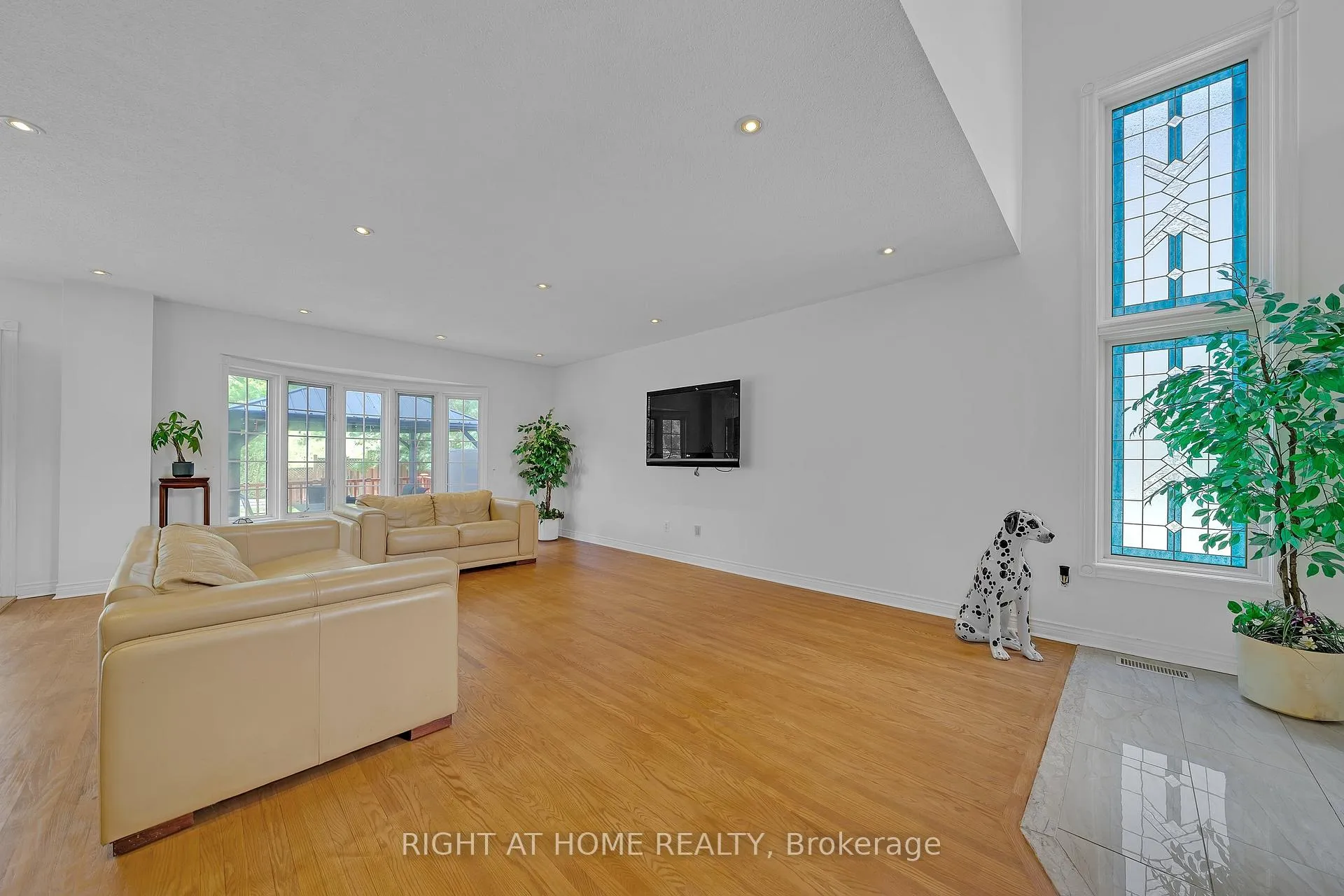 Photo 28 of 343 Bristol Road E, Mississauga, Hurontario — HOMEH
