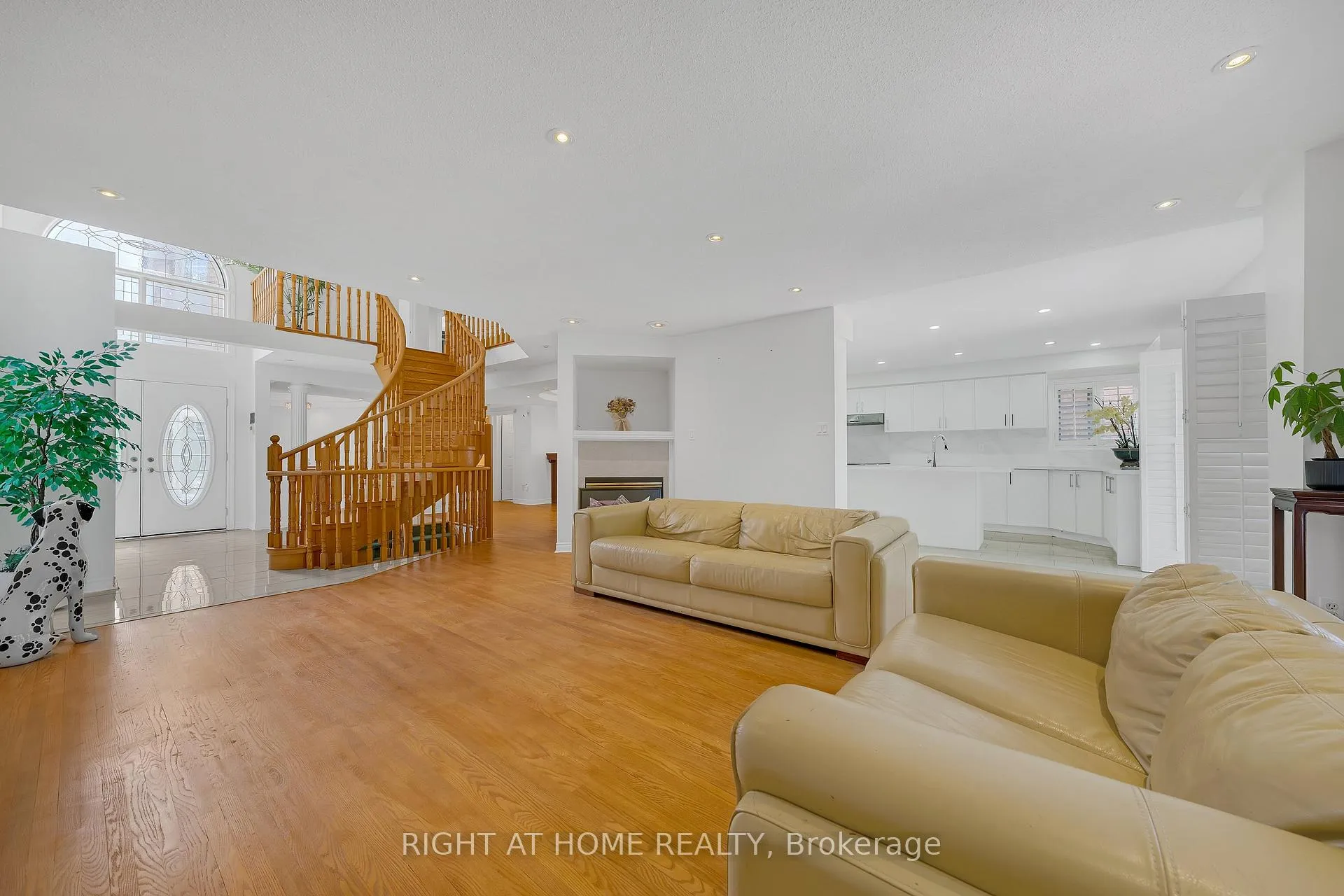 Photo 30 of 343 Bristol Road E, Mississauga, Hurontario — HOMEH