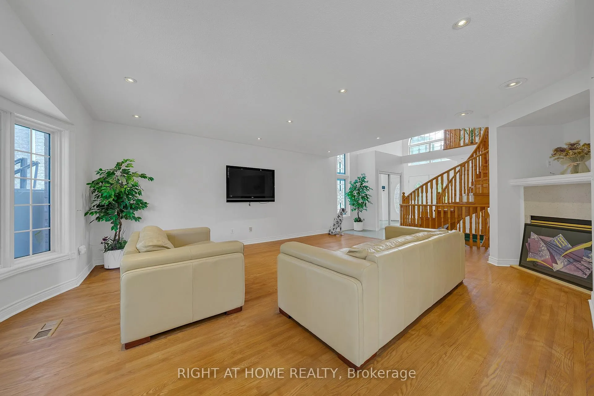 Photo 31 of 343 Bristol Road E, Mississauga, Hurontario — HOMEH