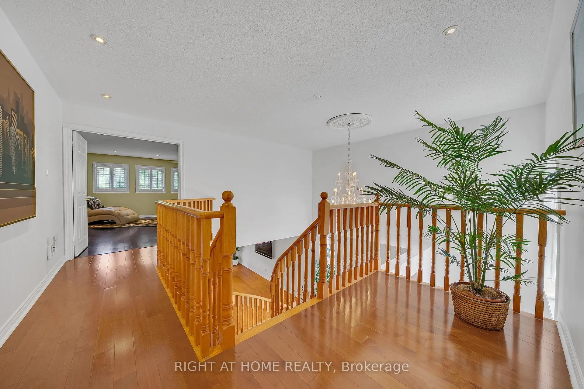 Photo 32 of 343 Bristol Road E, Mississauga, Hurontario — HOMEH
