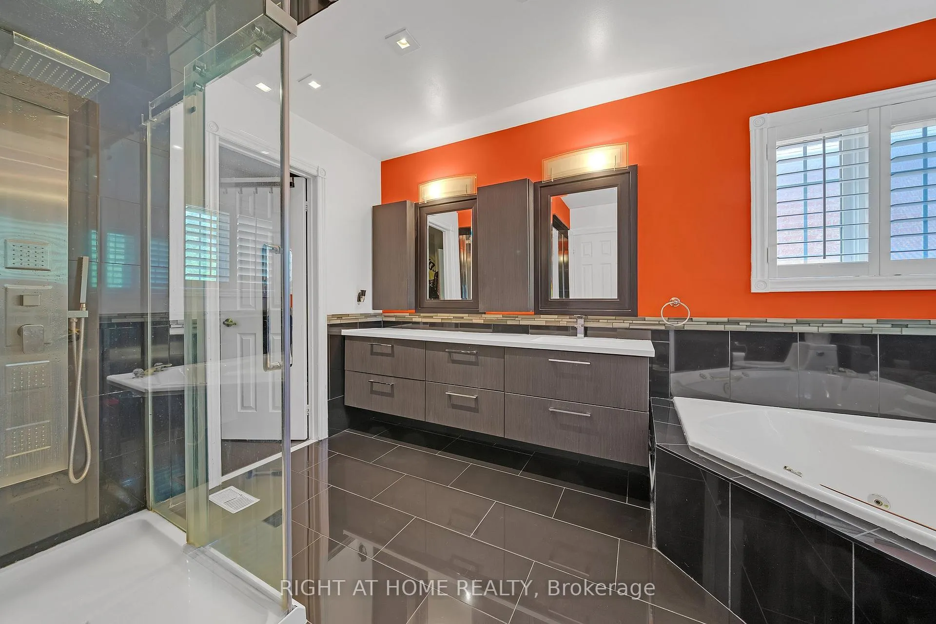 Photo 38 of 343 Bristol Road E, Mississauga, Hurontario — HOMEH