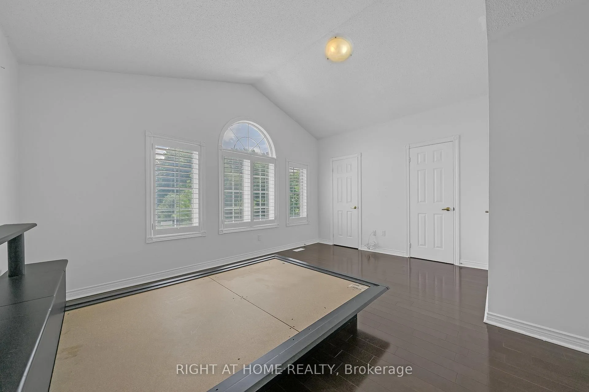 Photo 46 of 343 Bristol Road E, Mississauga, Hurontario — HOMEH