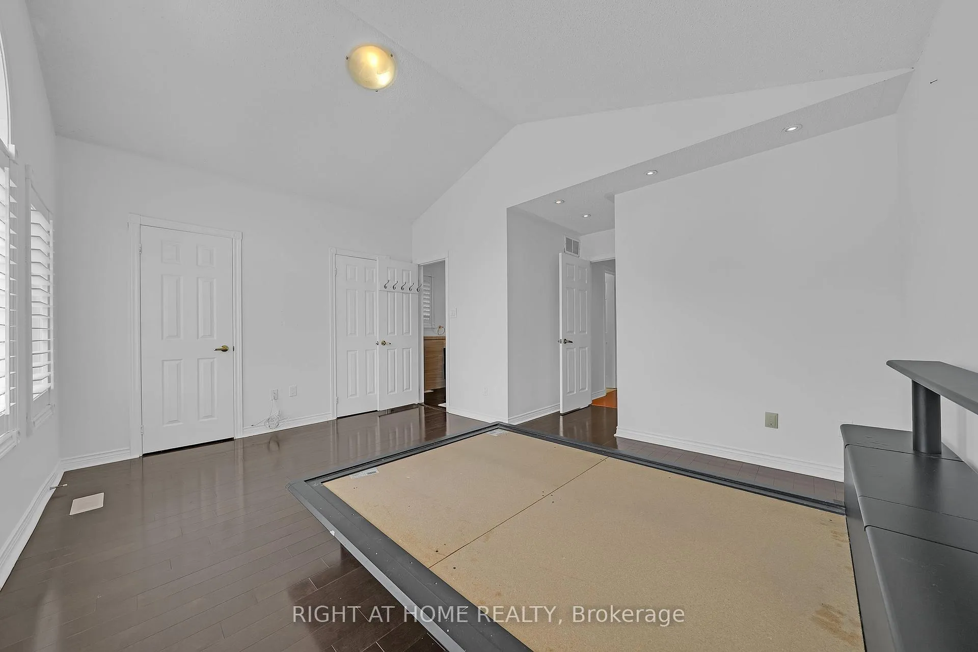 Photo 47 of 343 Bristol Road E, Mississauga, Hurontario — HOMEH