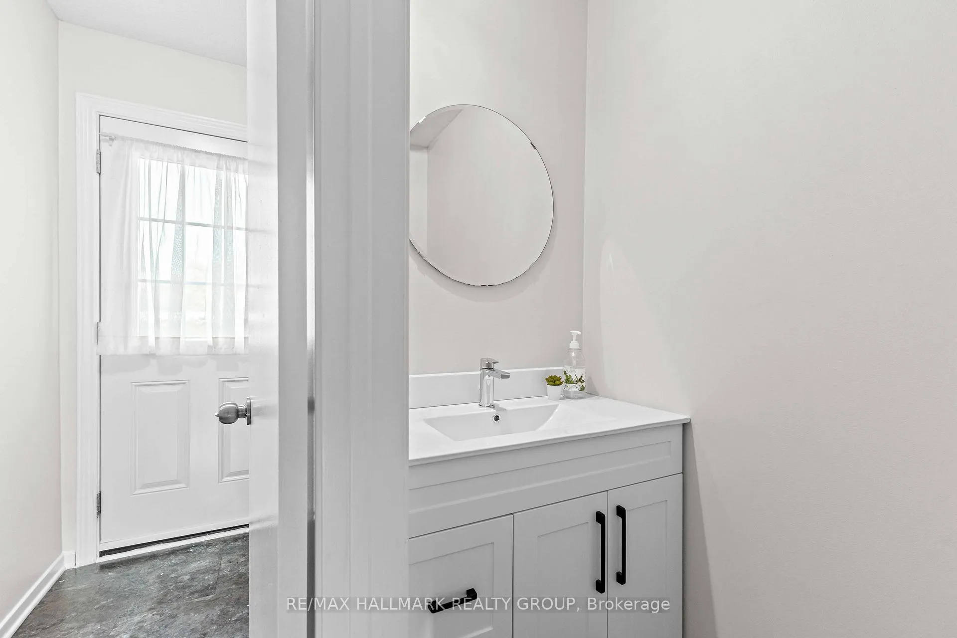 Photo 2 of Unit 11, 1160 Shillington Avenue, Ottawa, Carlington — HOMEH