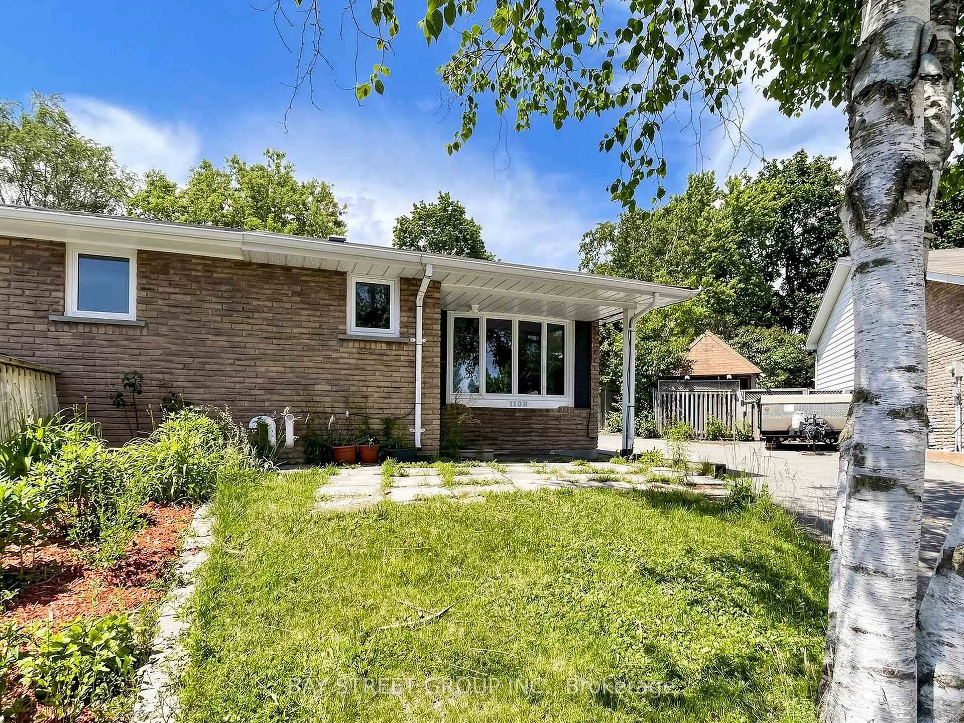 Photo 4 of 1108 Valley Court, Oshawa, Lakeview — HOMEH