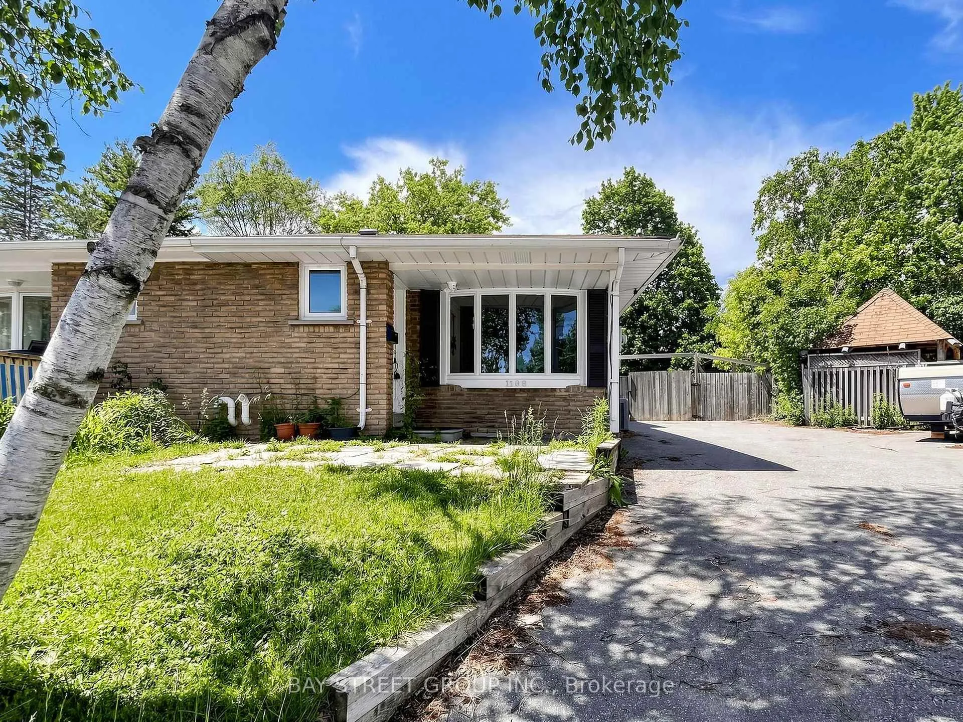Photo 5 of 1108 Valley Court, Oshawa, Lakeview — HOMEH