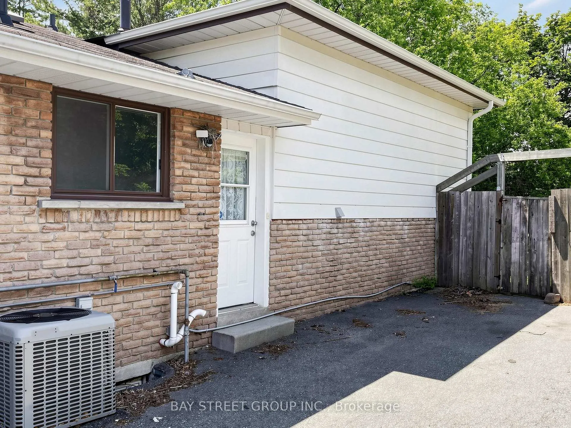 Photo 6 of 1108 Valley Court, Oshawa, Lakeview — HOMEH