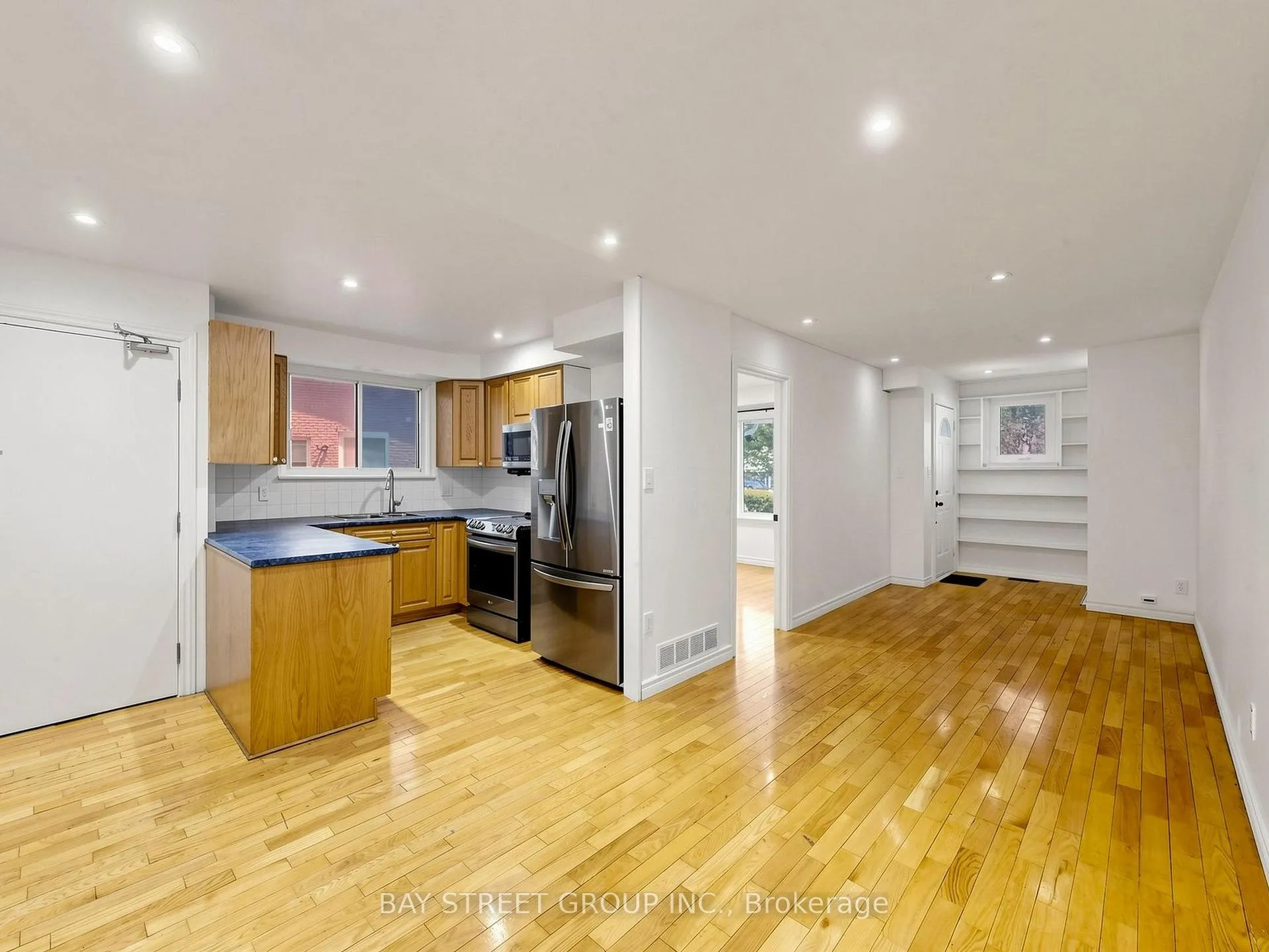 Photo 7 of 1108 Valley Court, Oshawa, Lakeview — HOMEH
