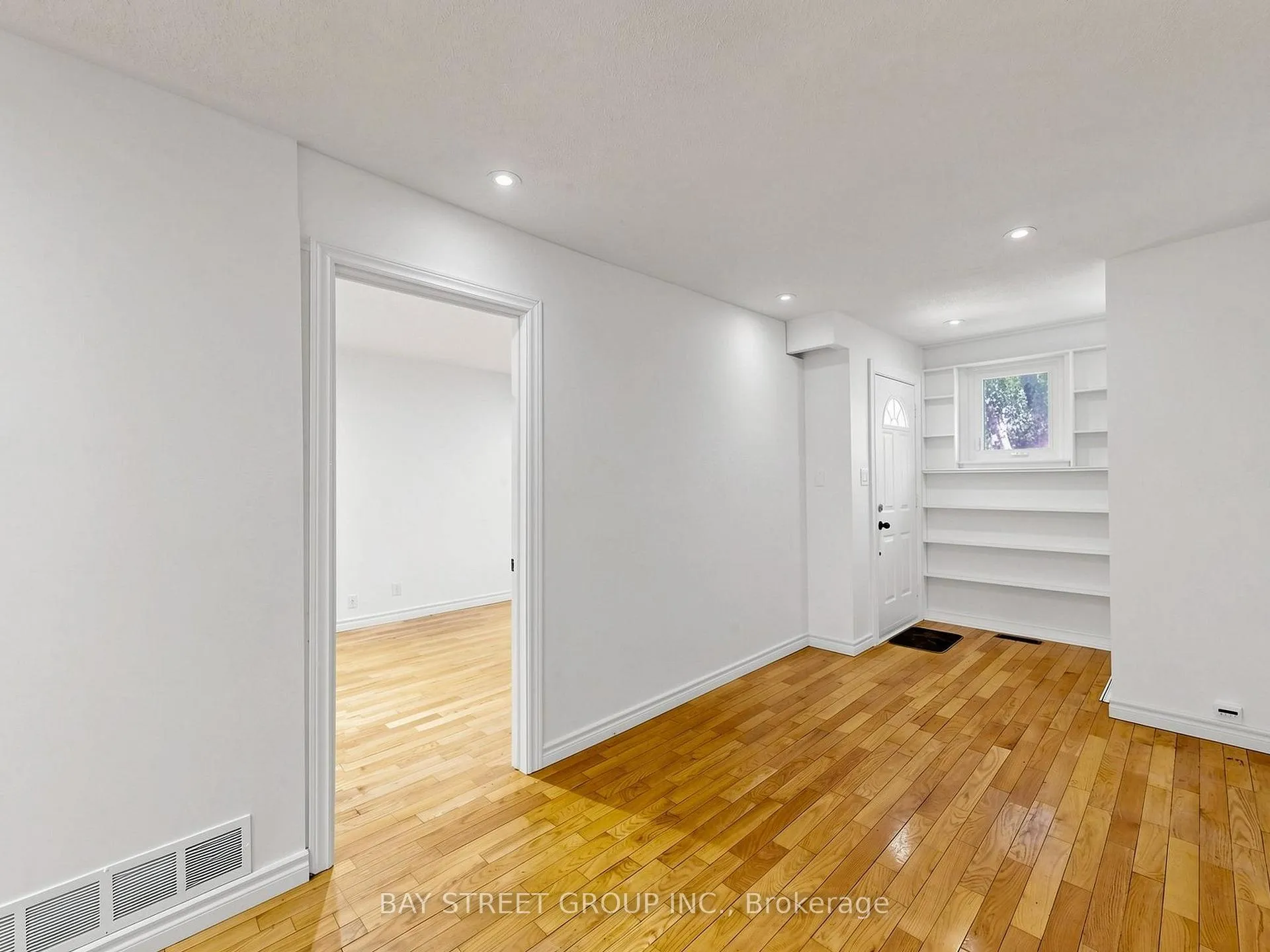 Photo 8 of 1108 Valley Court, Oshawa, Lakeview — HOMEH