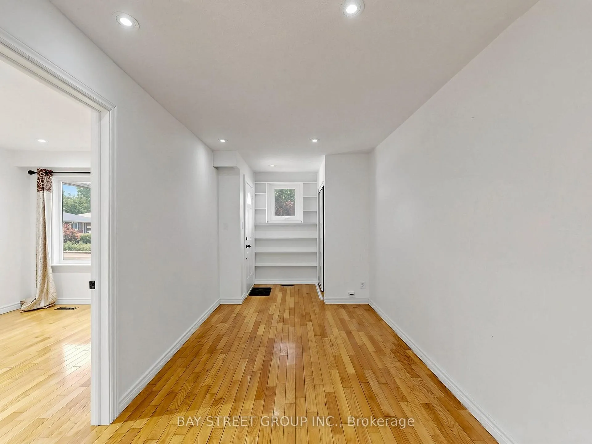 Photo 9 of 1108 Valley Court, Oshawa, Lakeview — HOMEH
