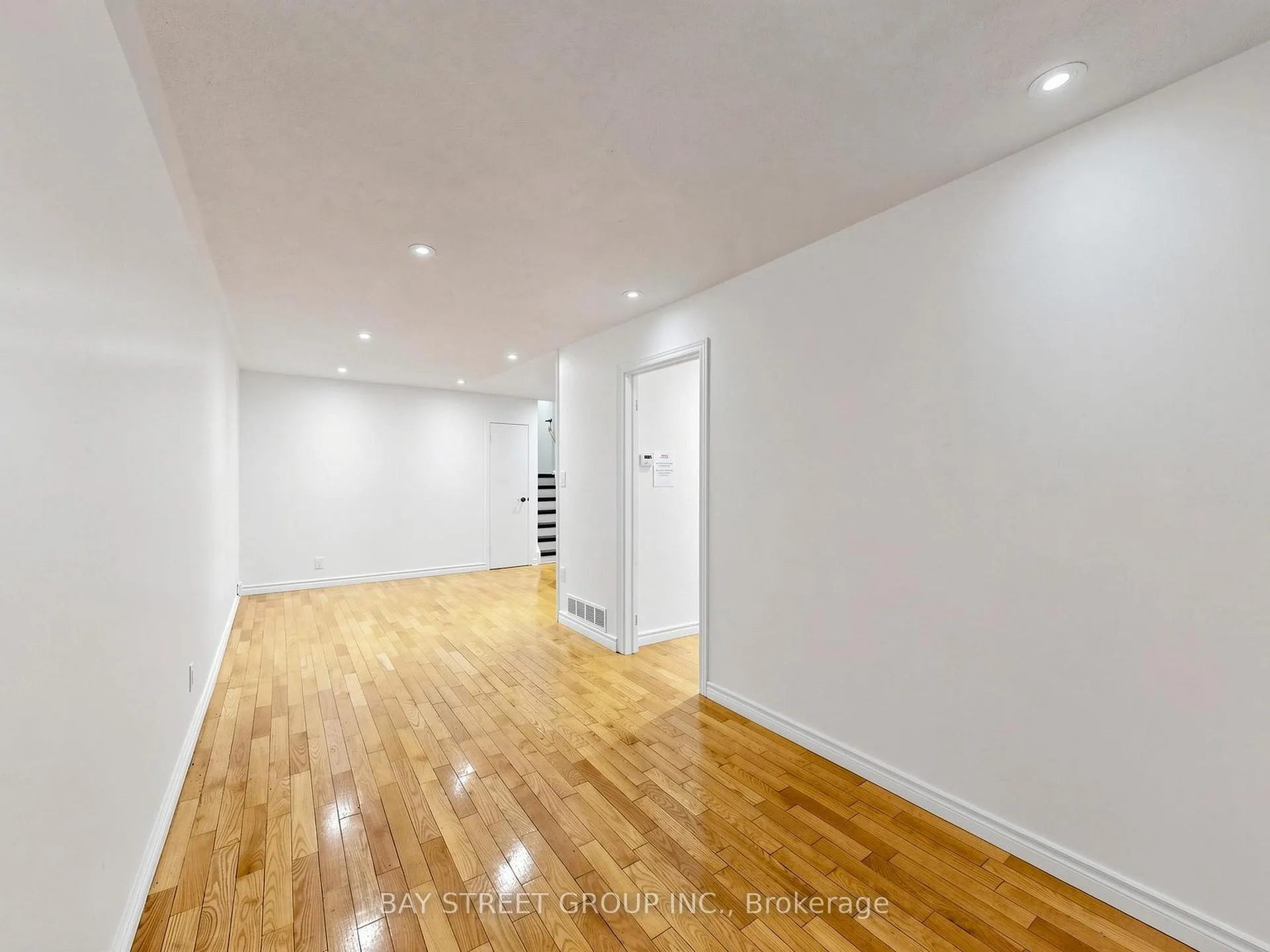 Photo 10 of 1108 Valley Court, Oshawa, Lakeview — HOMEH