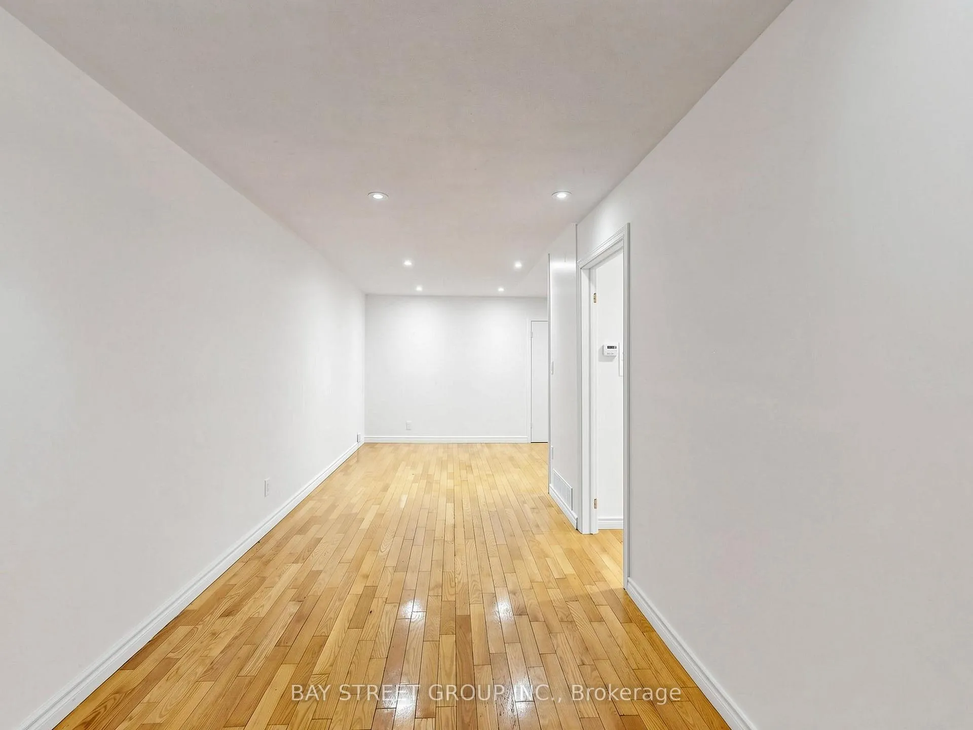 Photo 11 of 1108 Valley Court, Oshawa, Lakeview — HOMEH