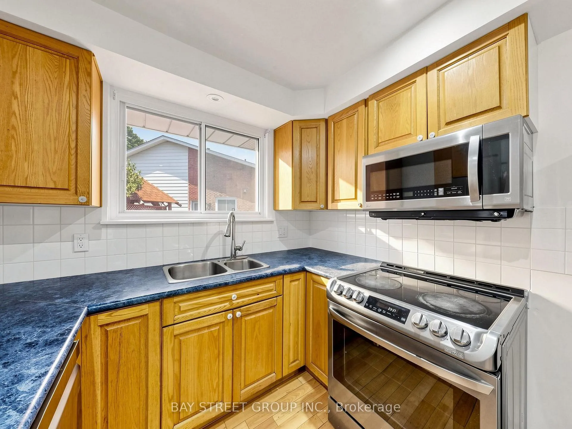 Photo 13 of 1108 Valley Court, Oshawa, Lakeview — HOMEH