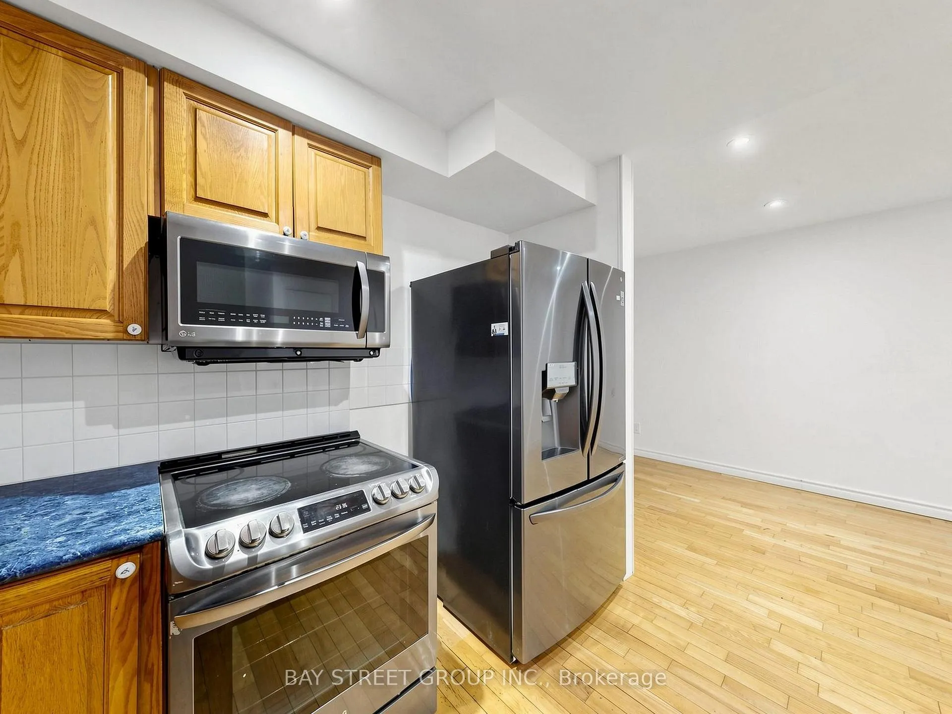 Photo 14 of 1108 Valley Court, Oshawa, Lakeview — HOMEH
