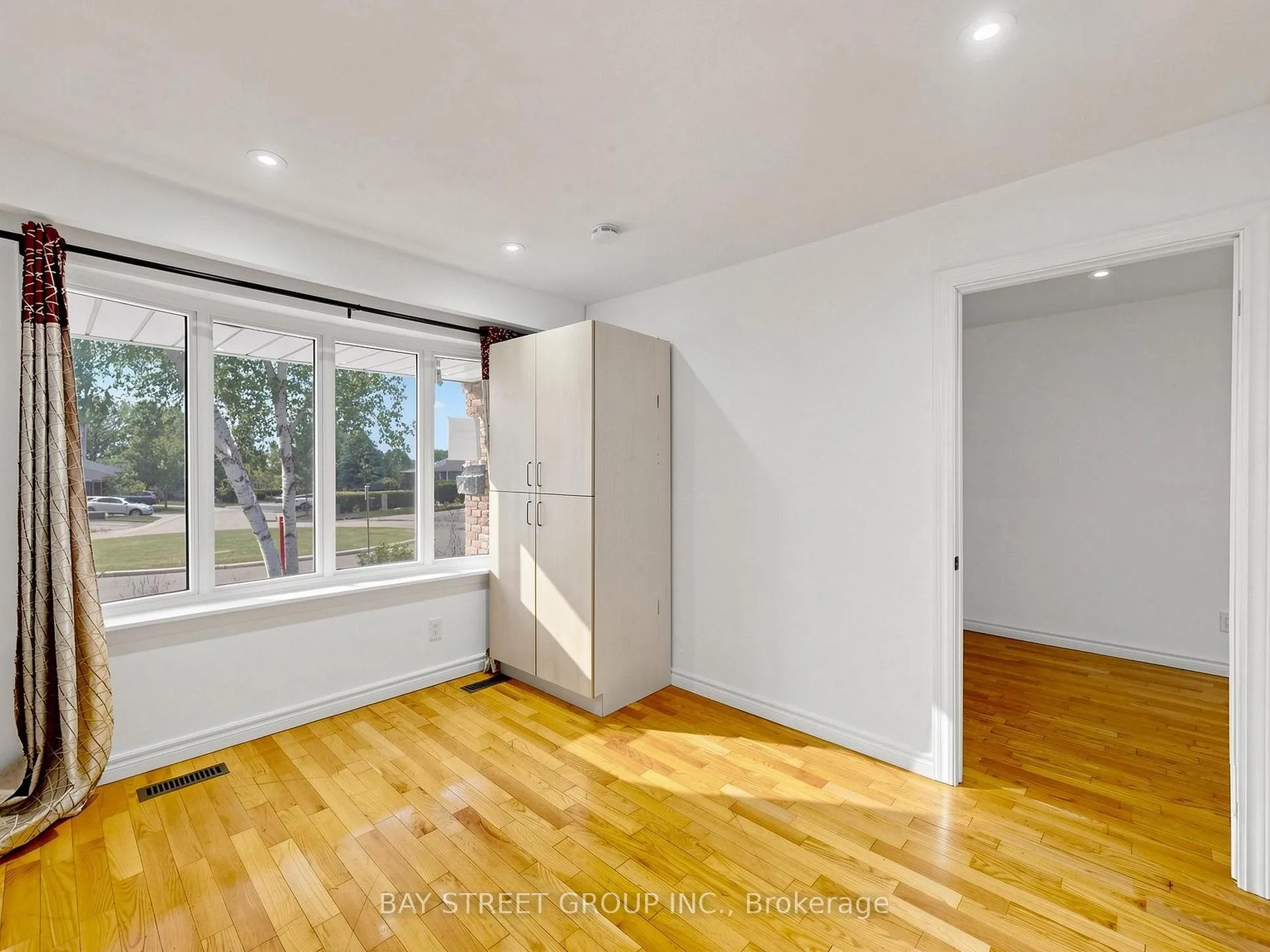 Photo 15 of 1108 Valley Court, Oshawa, Lakeview — HOMEH
