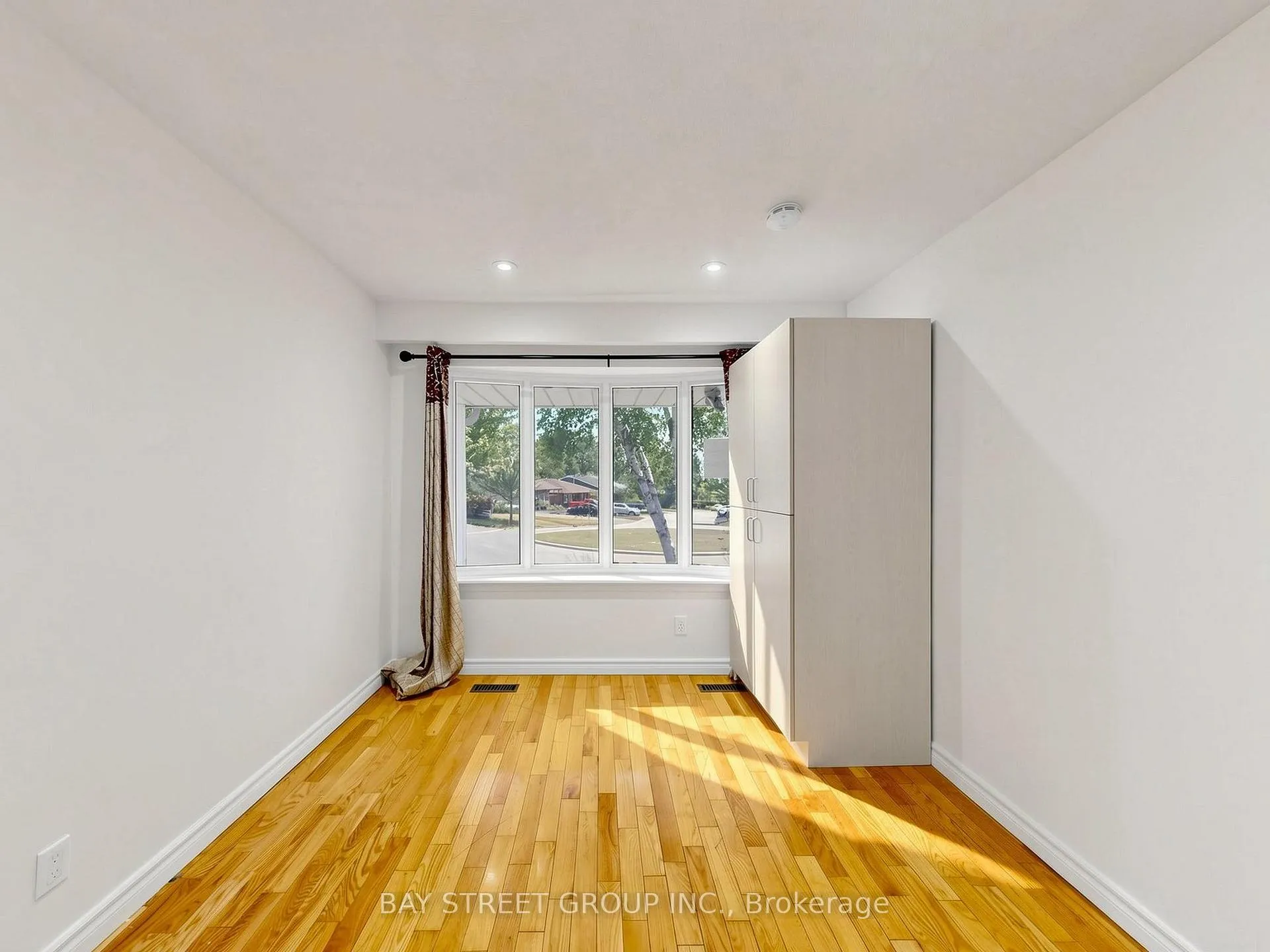 Photo 16 of 1108 Valley Court, Oshawa, Lakeview — HOMEH