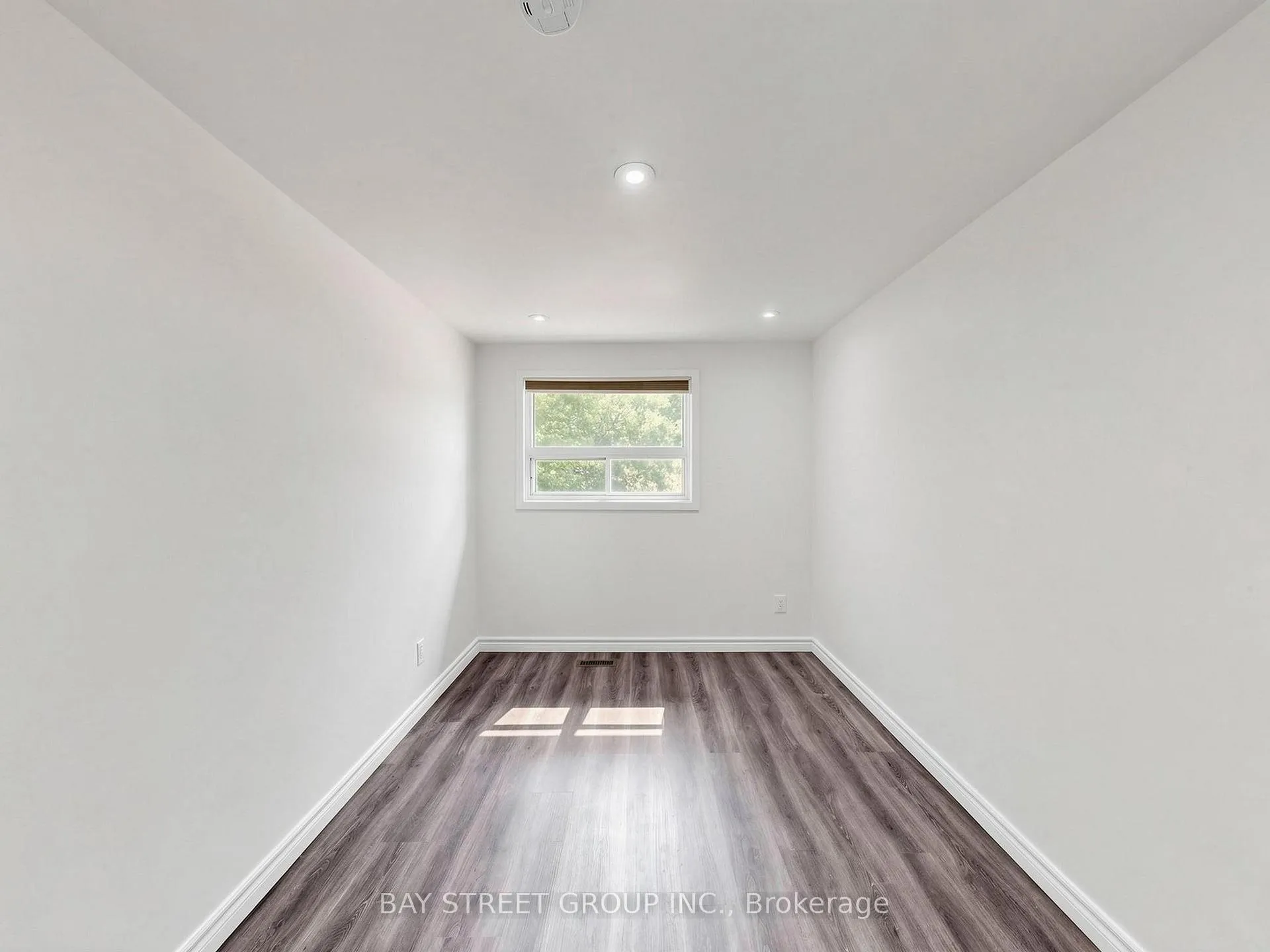 Photo 20 of 1108 Valley Court, Oshawa, Lakeview — HOMEH