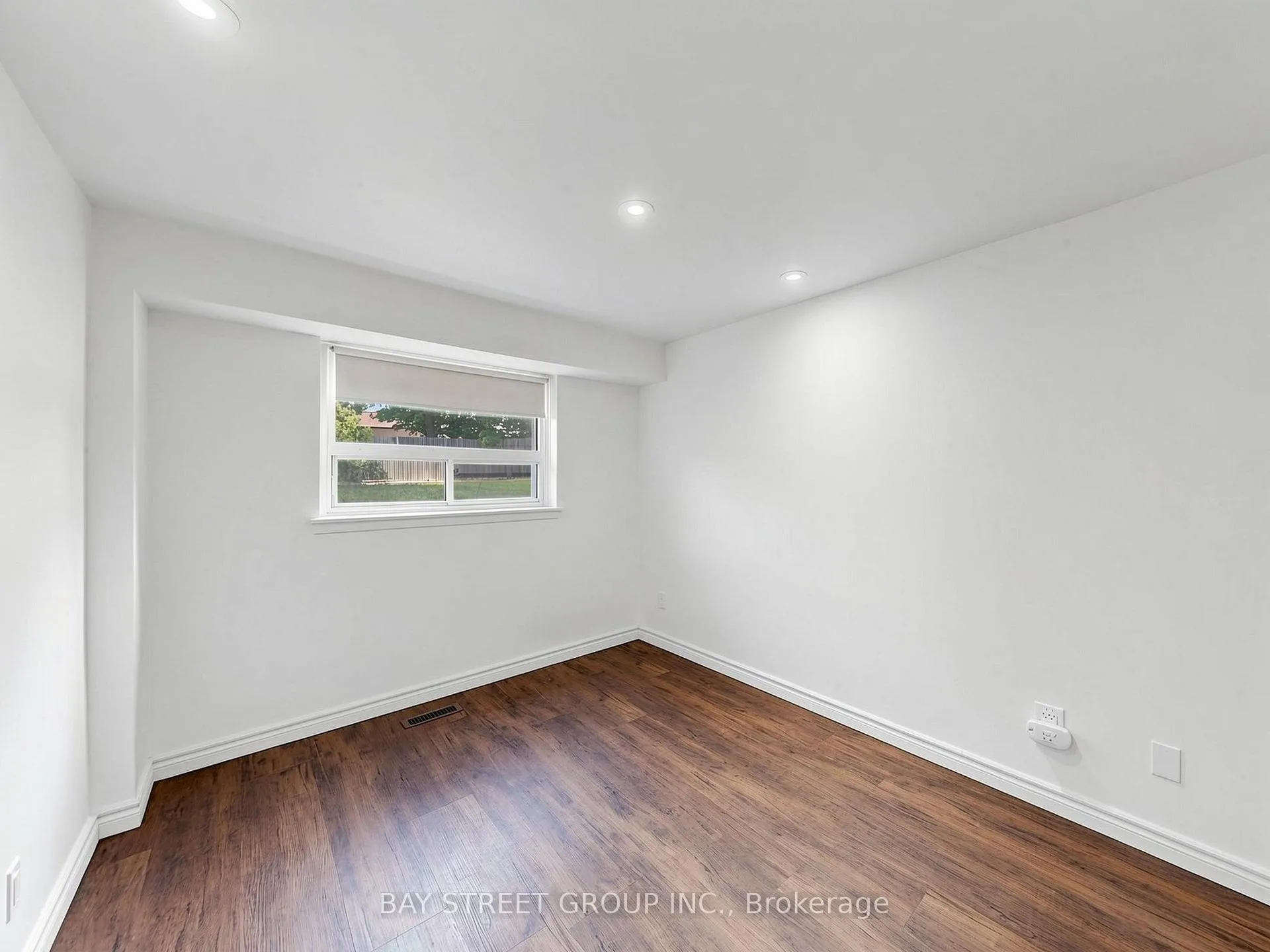Photo 26 of 1108 Valley Court, Oshawa, Lakeview — HOMEH