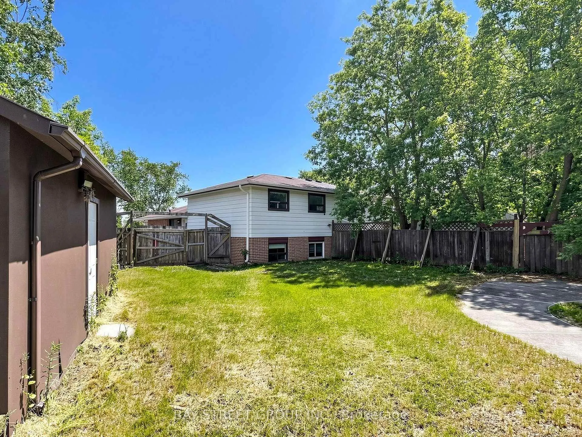 Photo 32 of 1108 Valley Court, Oshawa, Lakeview — HOMEH