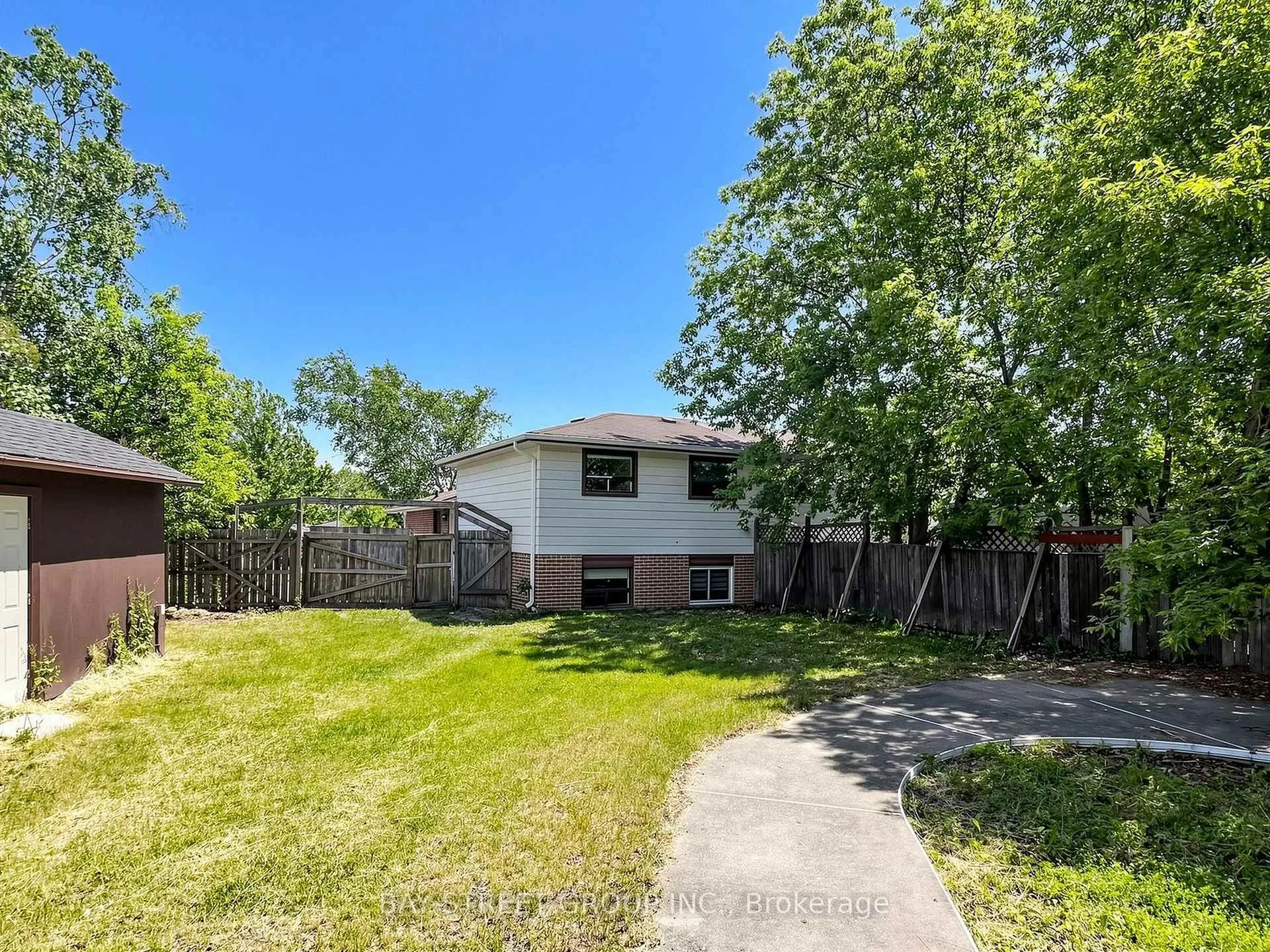 Photo 33 of 1108 Valley Court, Oshawa, Lakeview — HOMEH