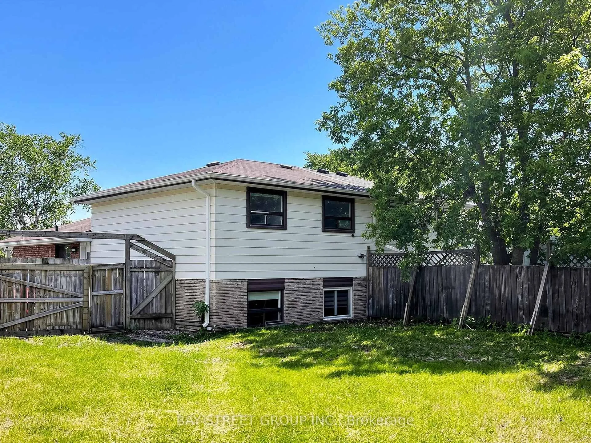 Photo 34 of 1108 Valley Court, Oshawa, Lakeview — HOMEH