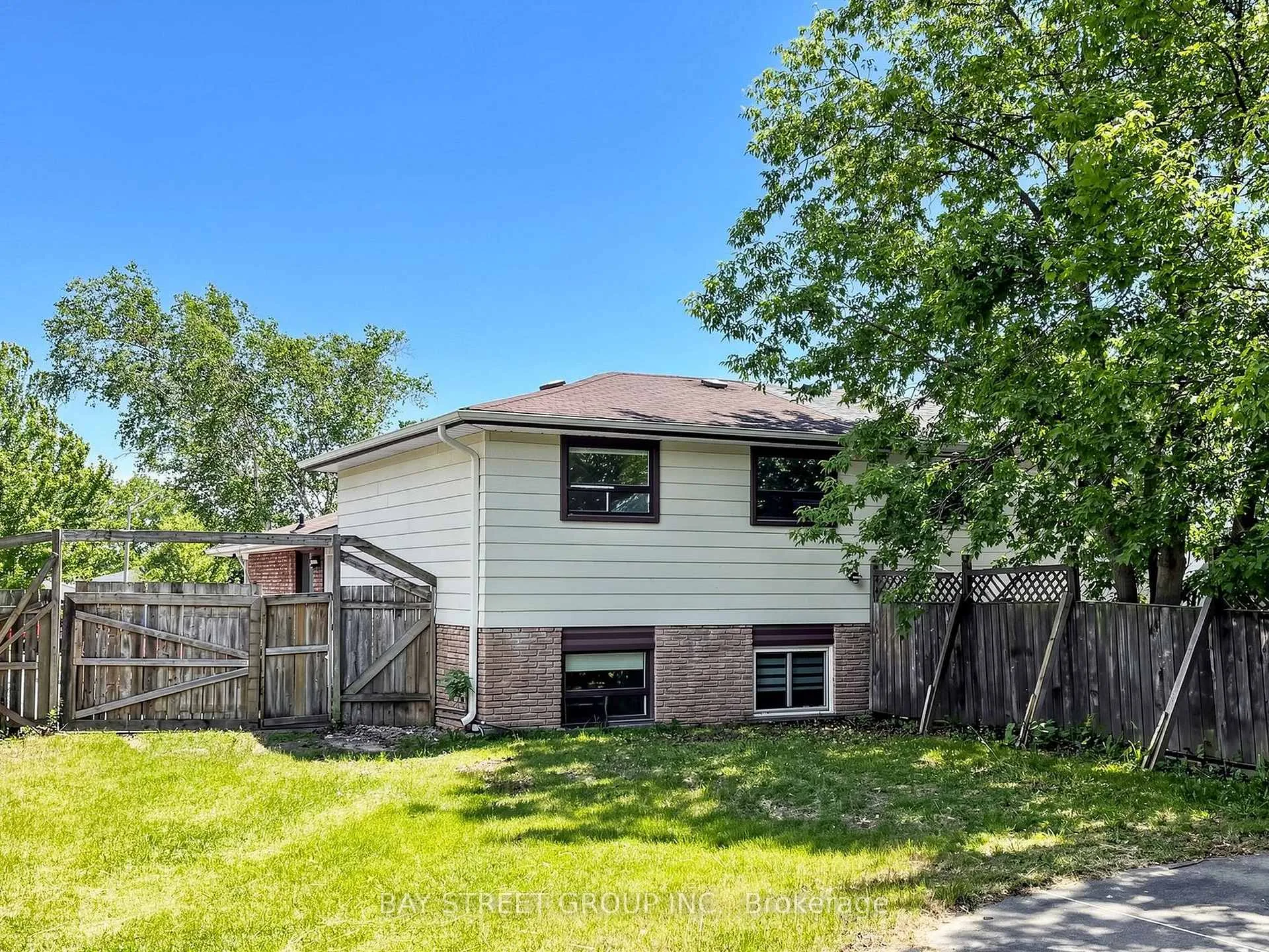 Photo 35 of 1108 Valley Court, Oshawa, Lakeview — HOMEH