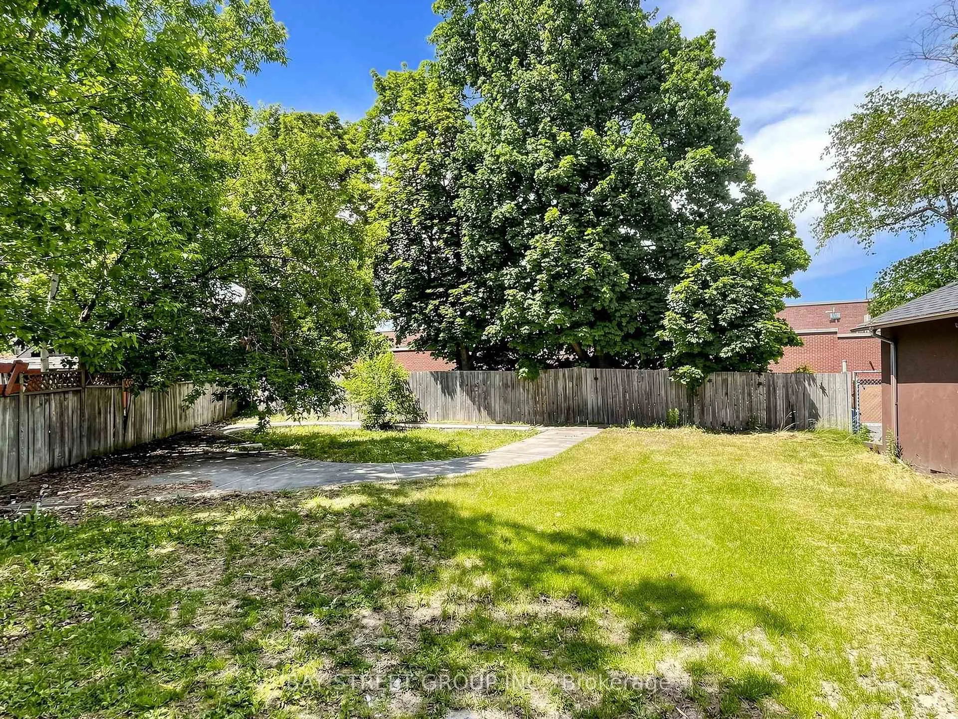 Photo 36 of 1108 Valley Court, Oshawa, Lakeview — HOMEH