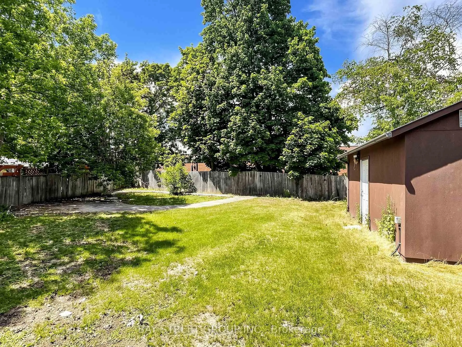 Photo 37 of 1108 Valley Court, Oshawa, Lakeview — HOMEH