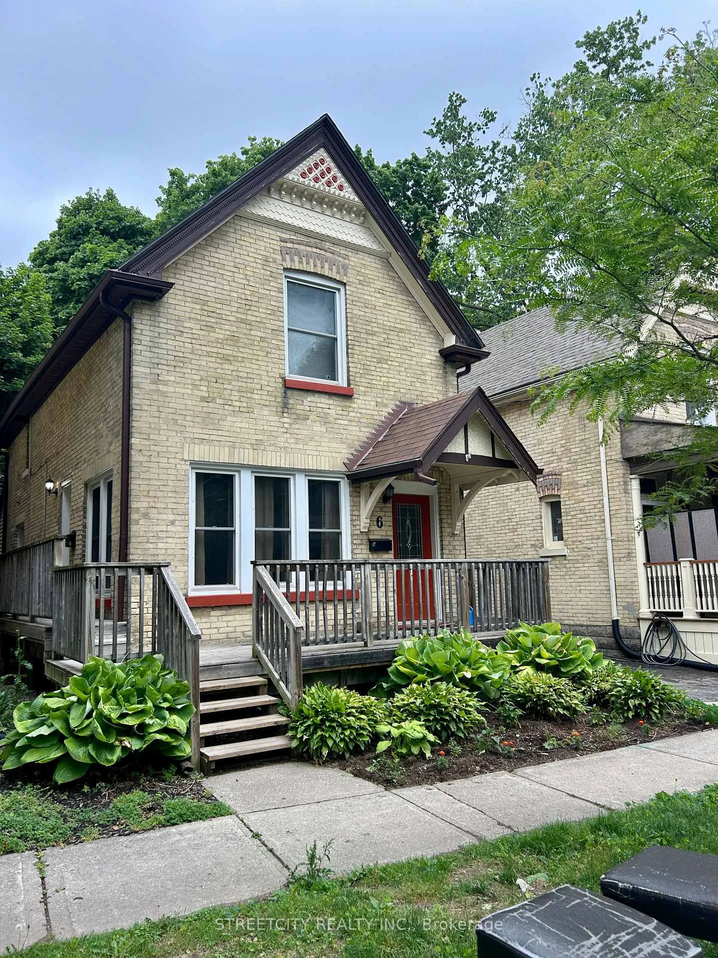 Front of 6 Victor Street
