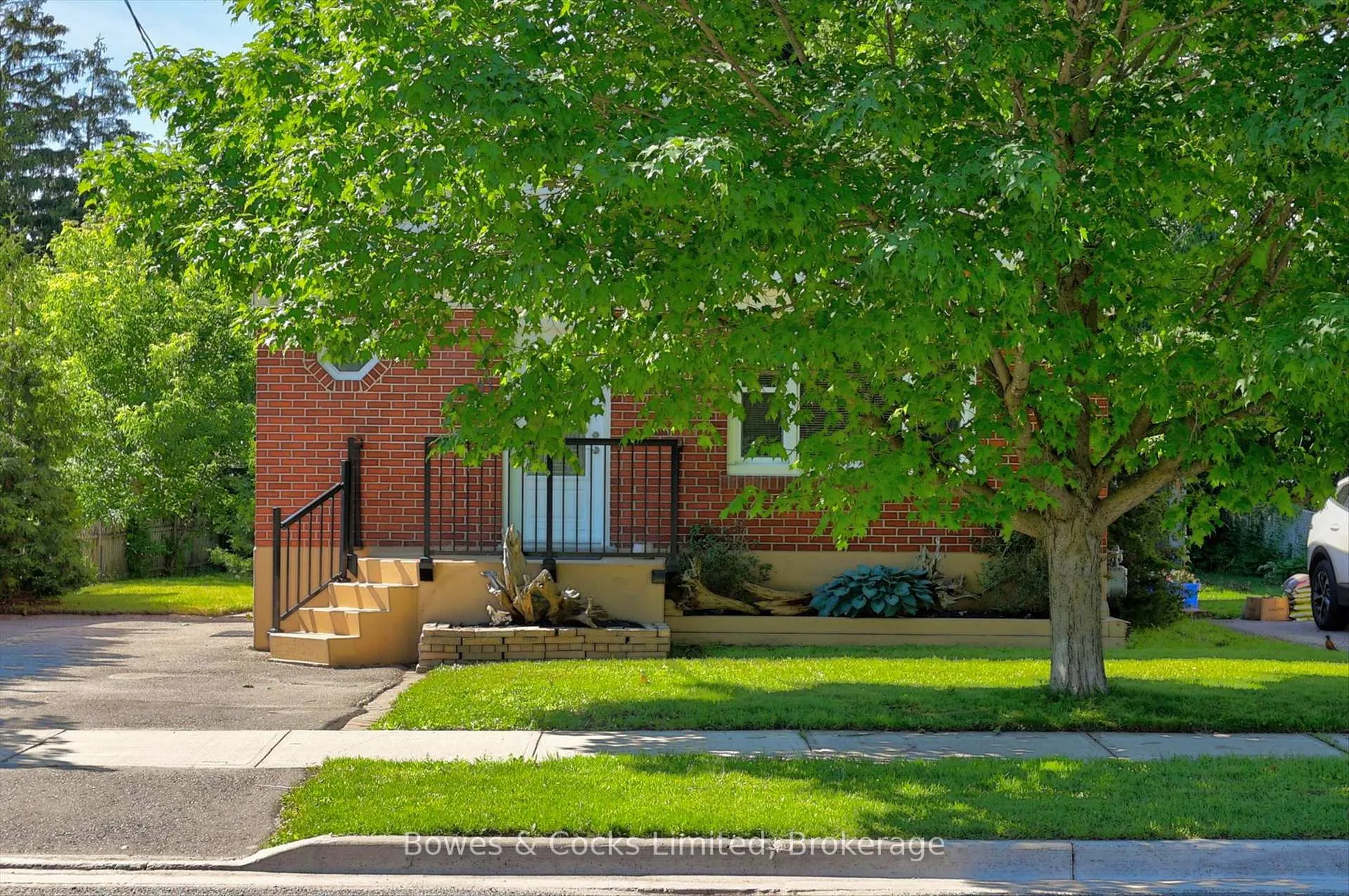 Photo 2 of 571 O'Connell Road, Peterborough, Otonabee Ward 1 — HOMEH