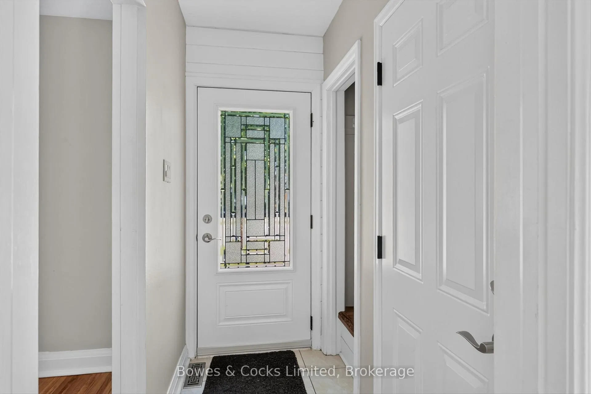 Photo 5 of 571 O'Connell Road, Peterborough, Otonabee Ward 1 — HOMEH