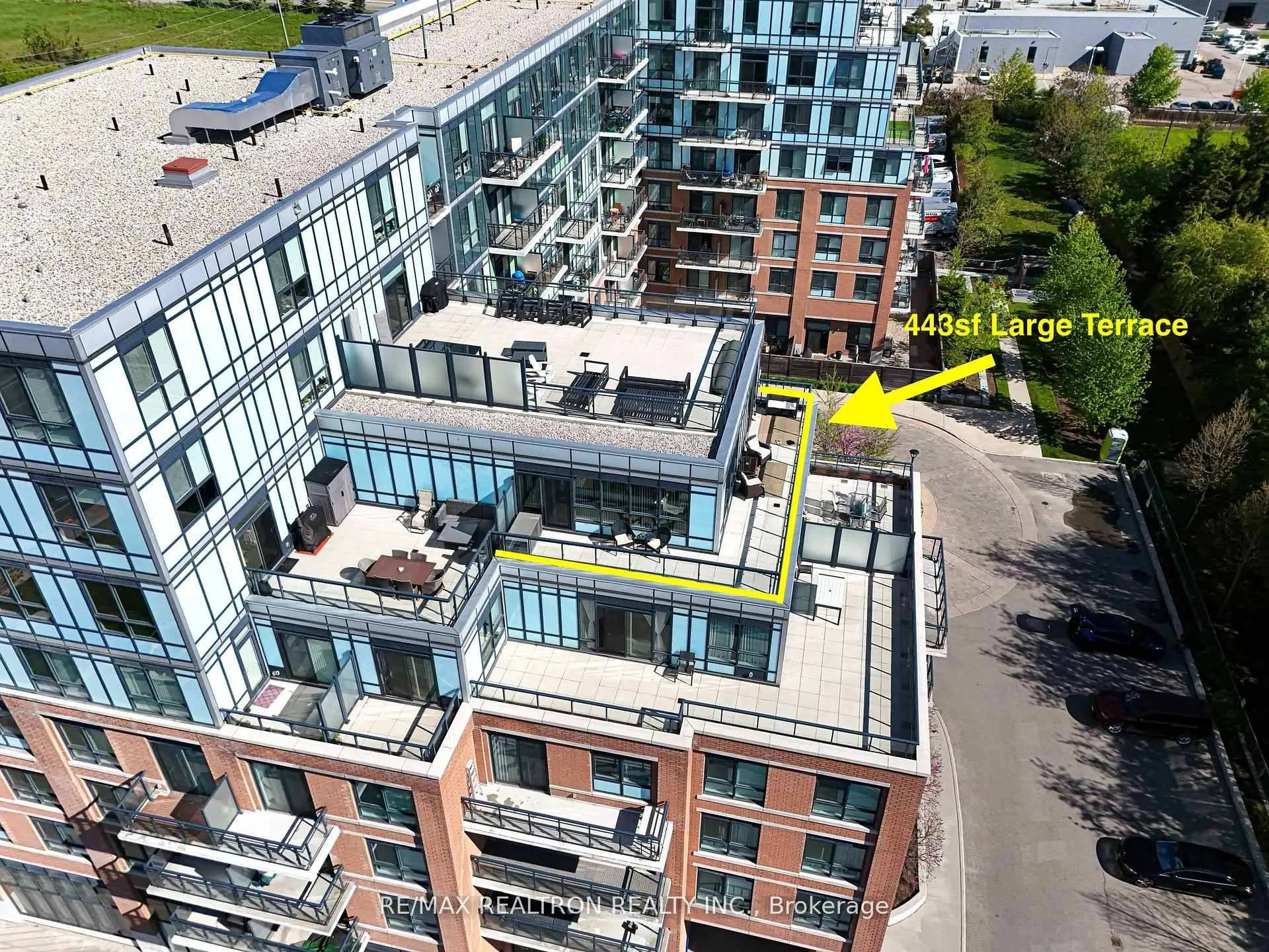 Photo 1 of Unit 708, 11611 Yonge Street, Richmond Hill, Jefferson — HOMEH